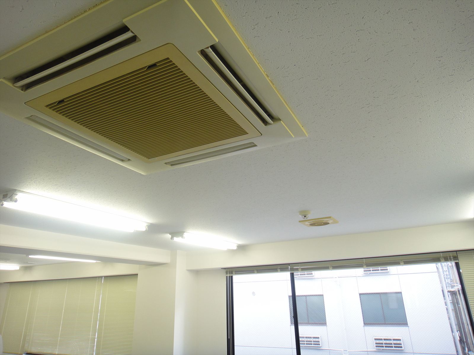 埋込み式の空調
