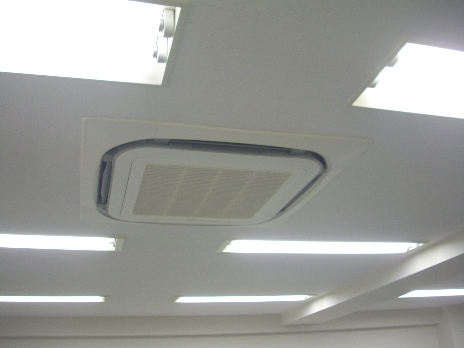 空調は個別にて調整可能