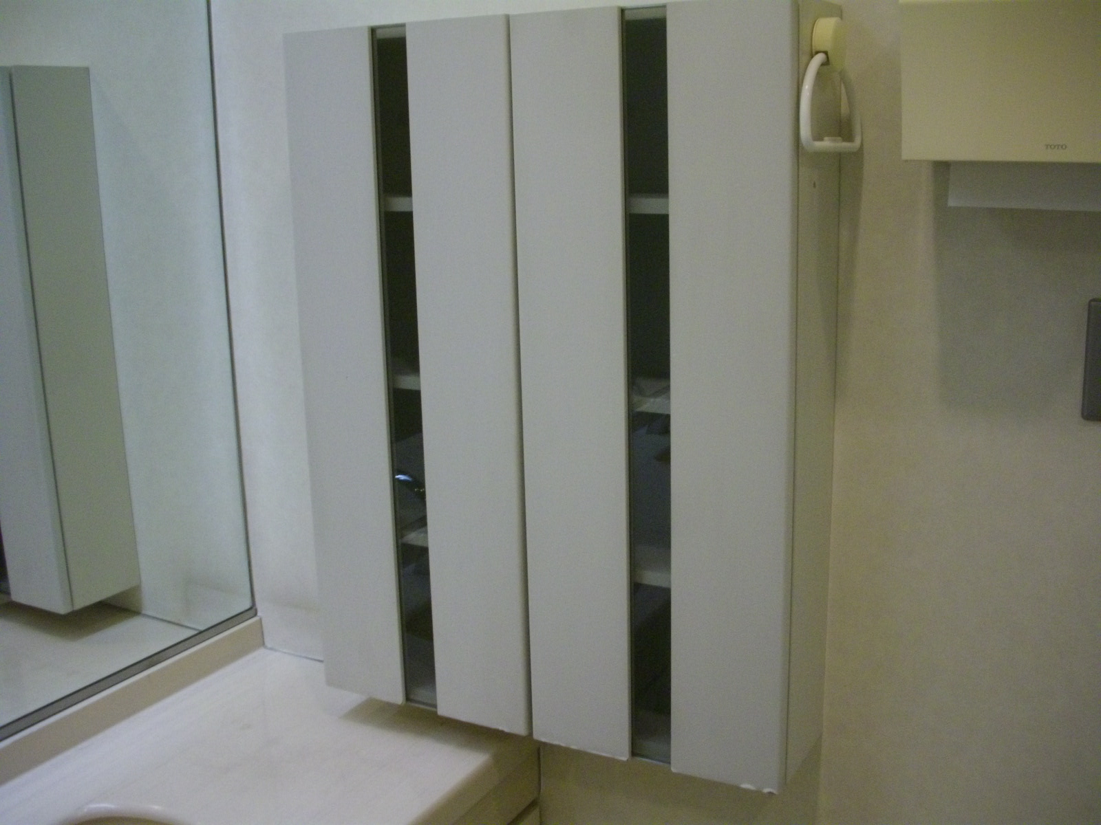 女性用お手洗いには小物入れも