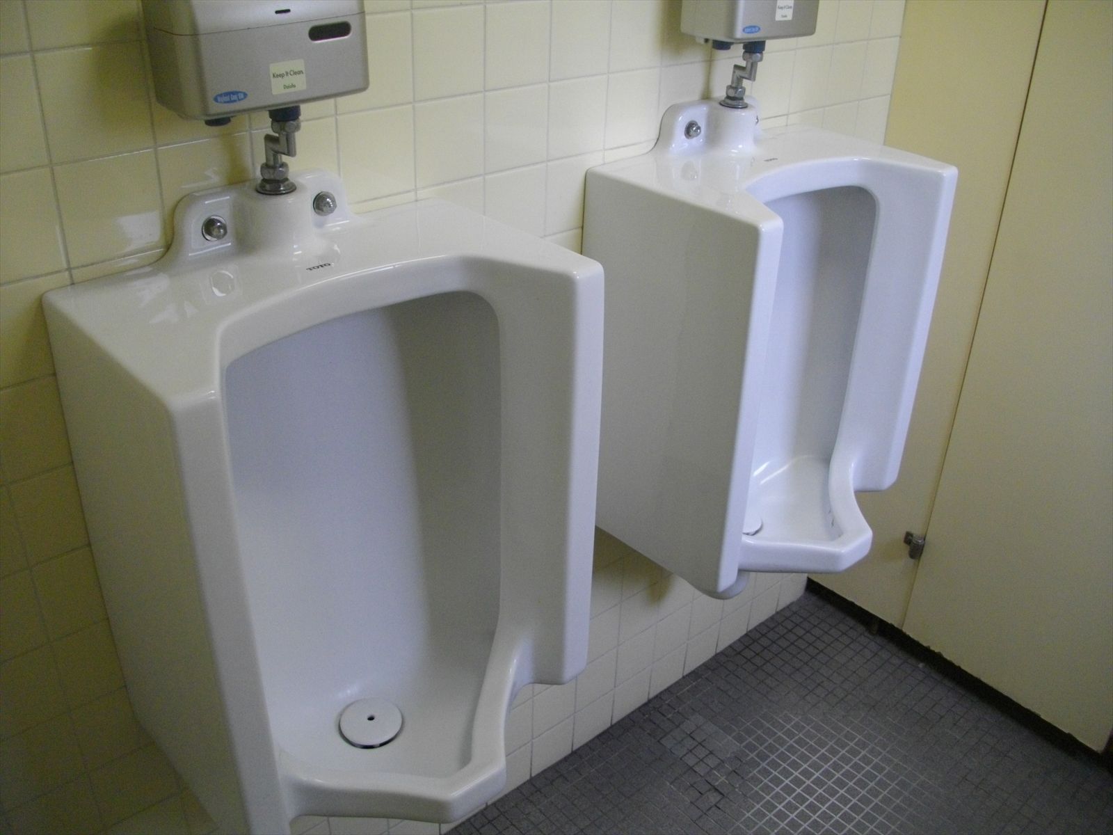 男性用トイレ