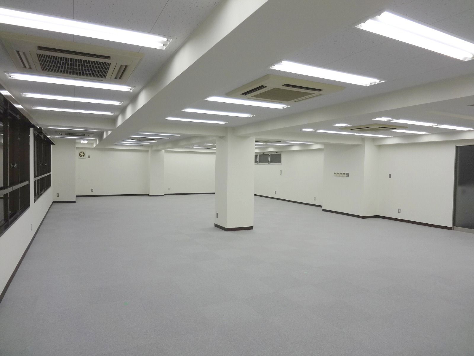オフィス室内参考画像