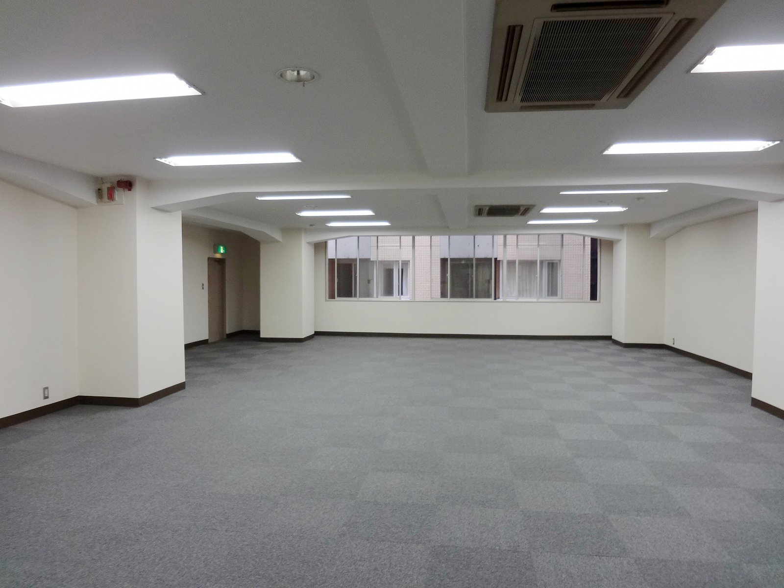 オフィス室内参考画像