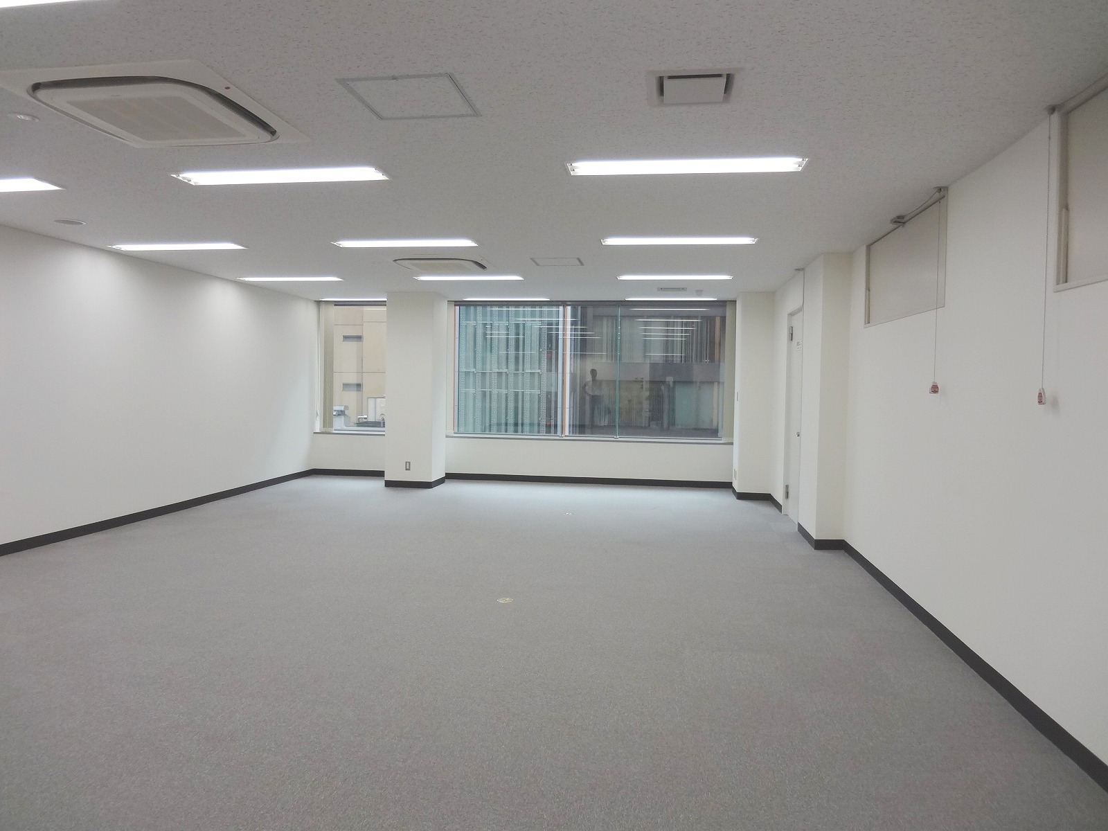 オフィス室内参考画像