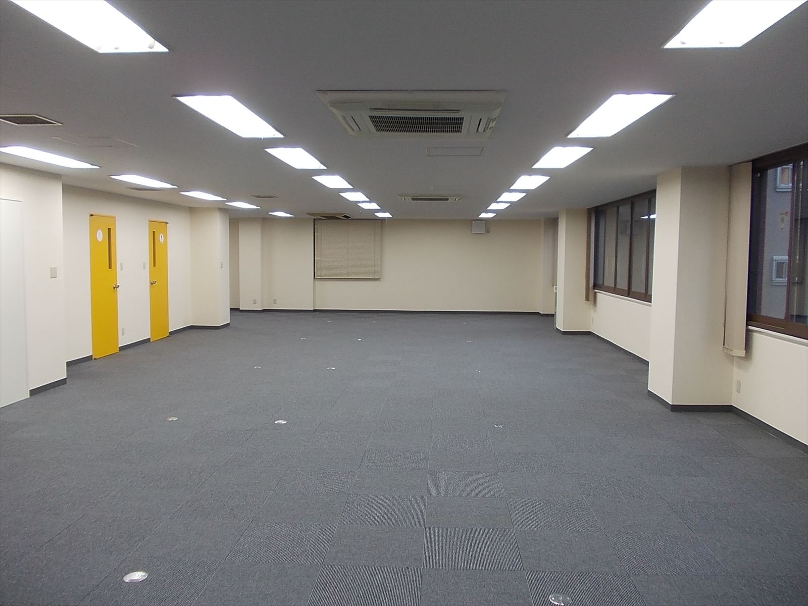オフィス室内参考画像