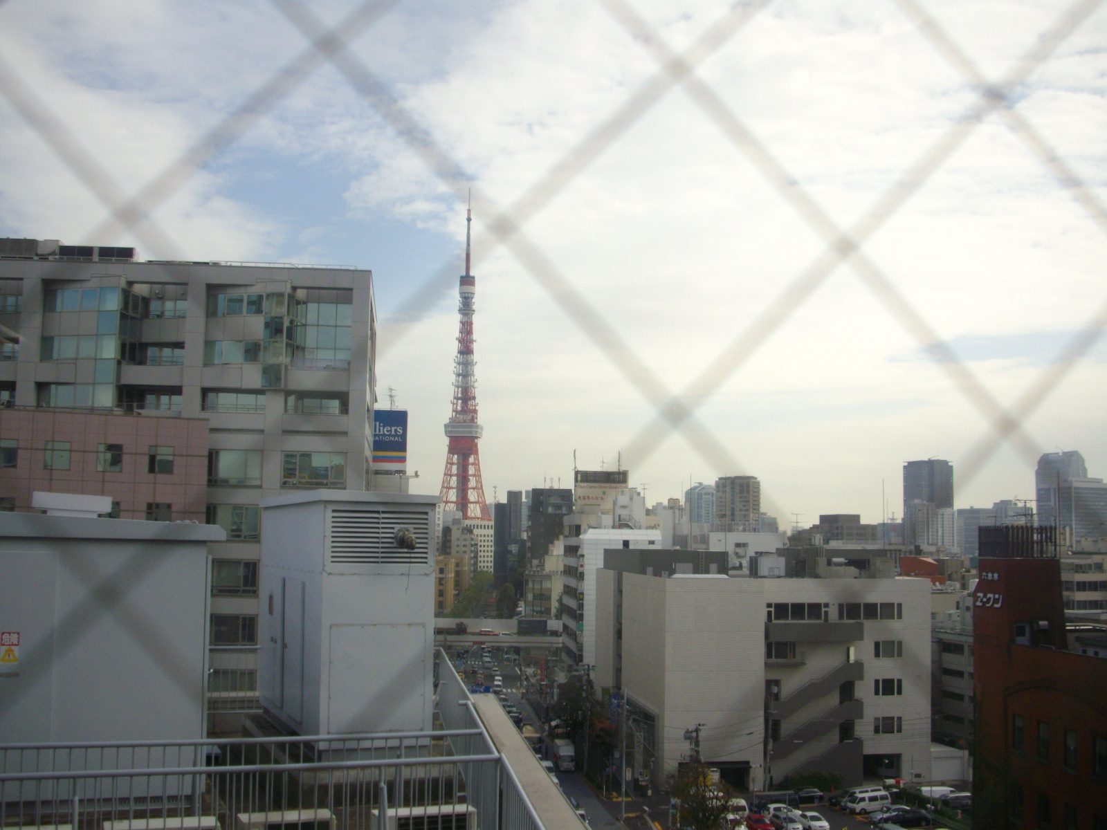 一部の窓から見える東京タワー