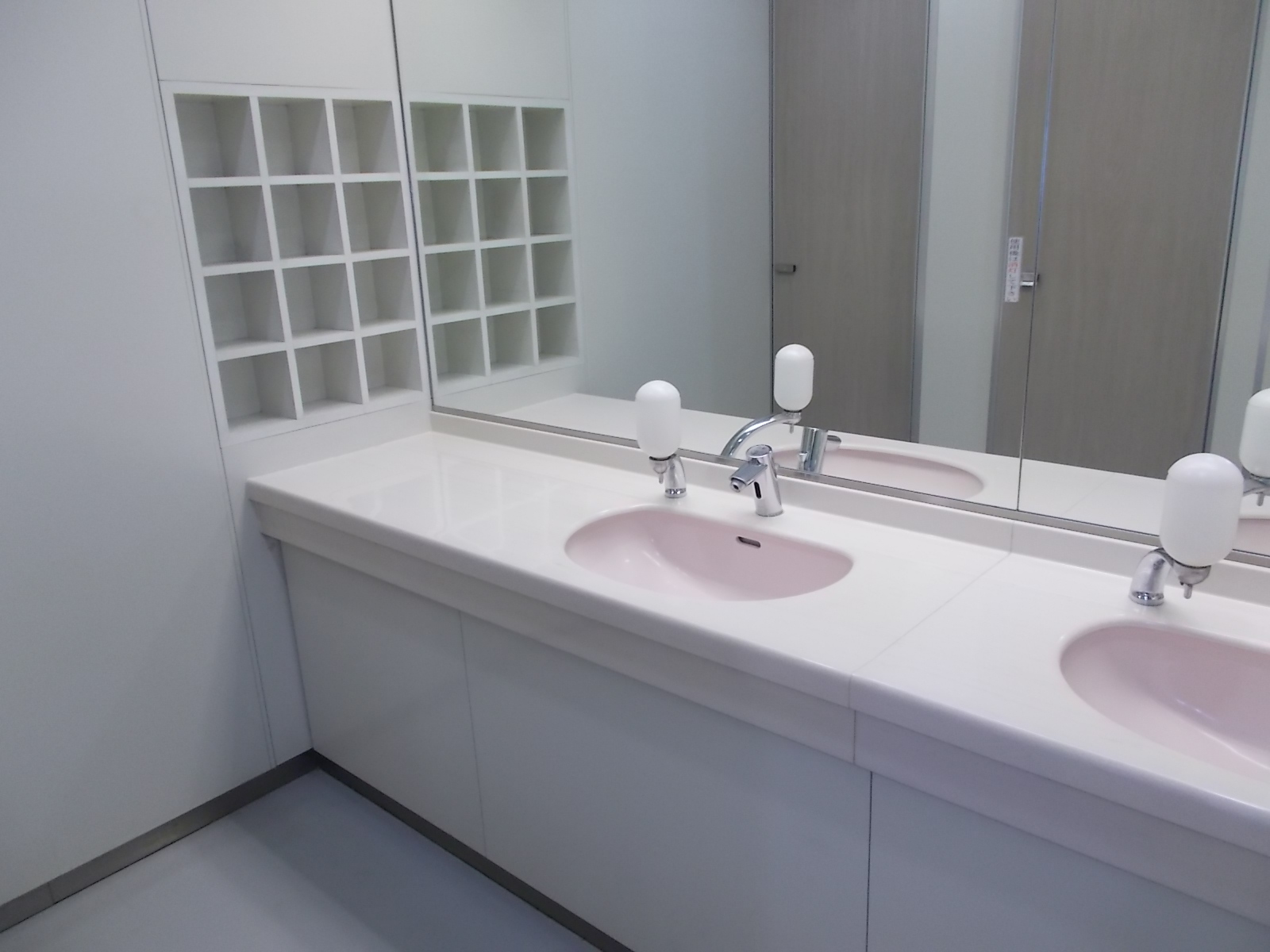 女子トイレの洗面台