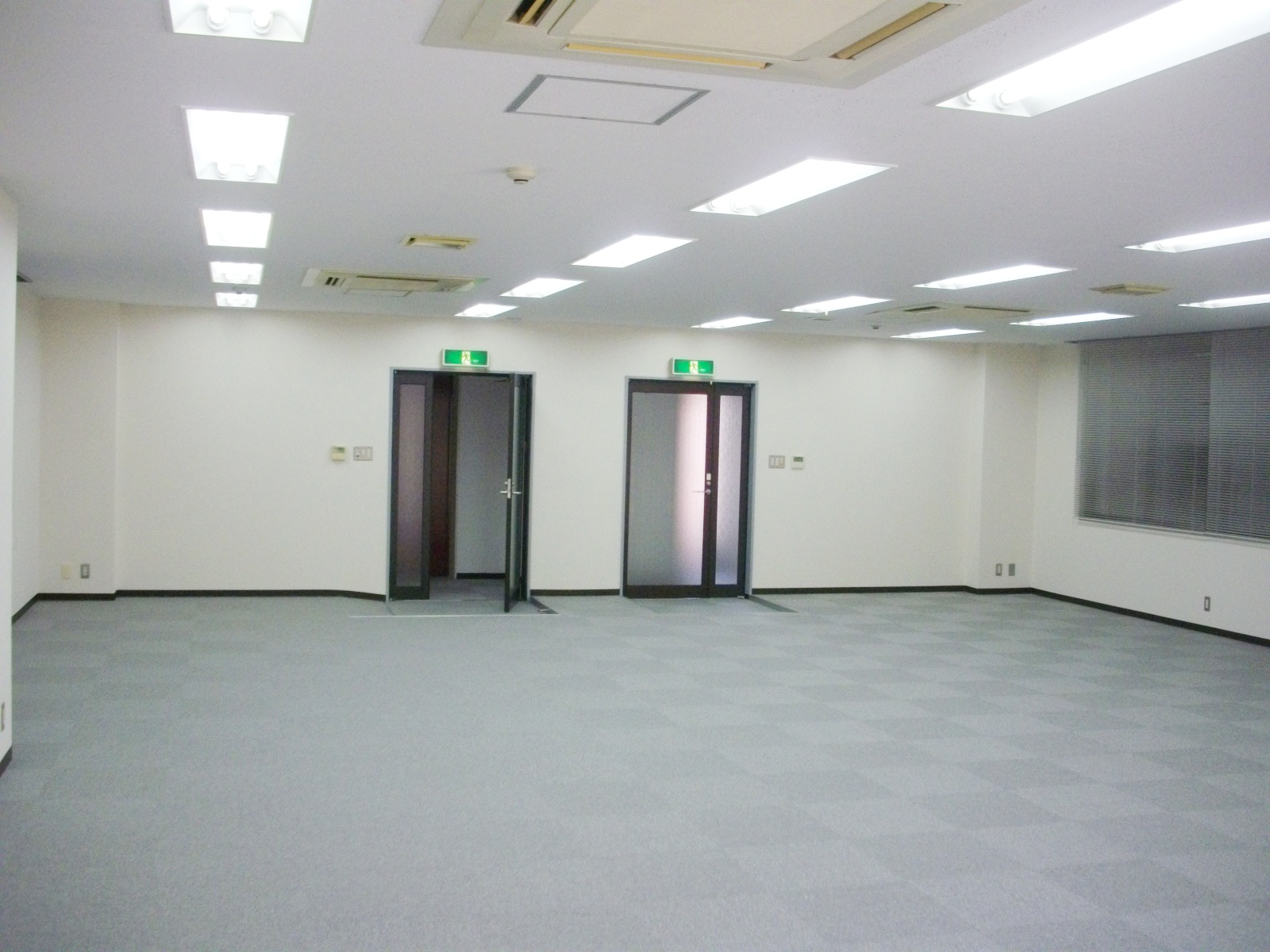 窓側からの室内