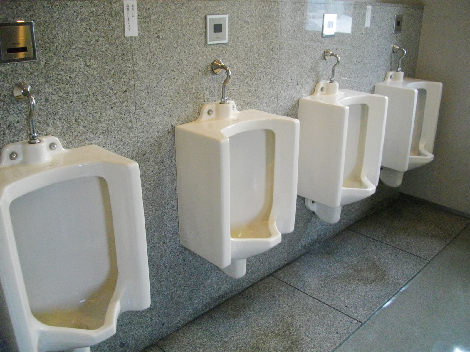 男性用トイレ