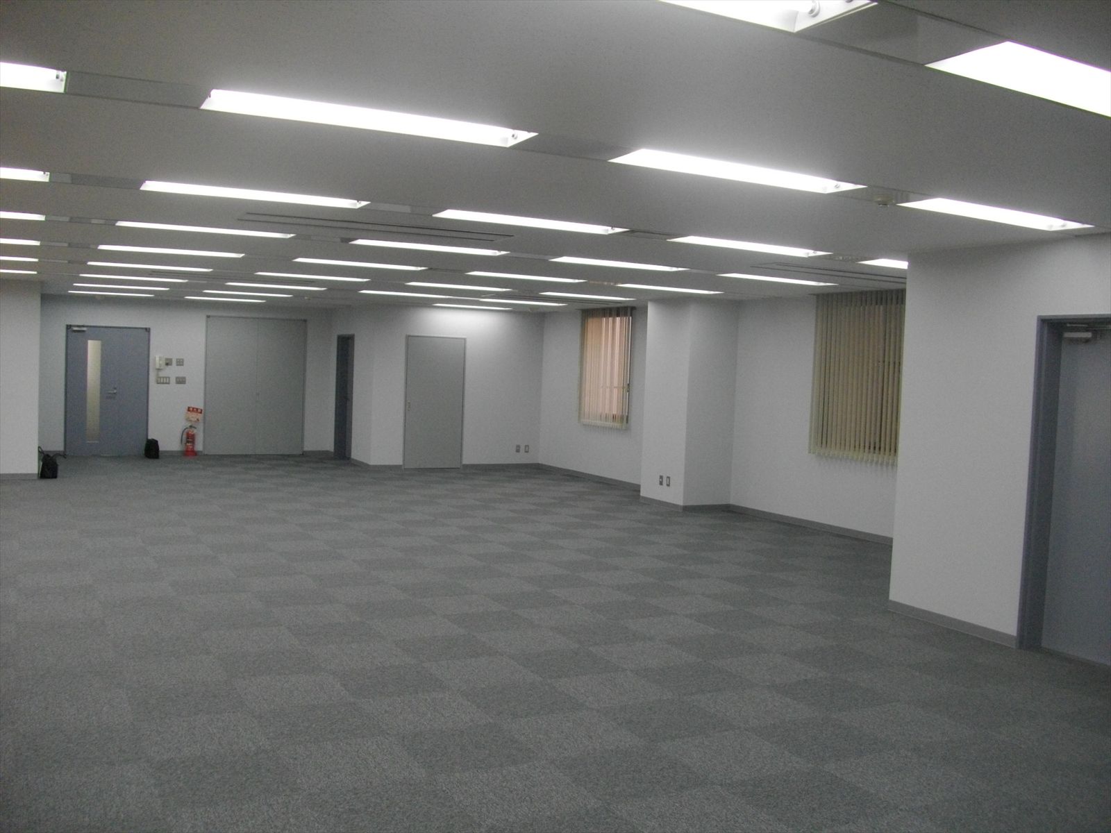 オフィス貸室内