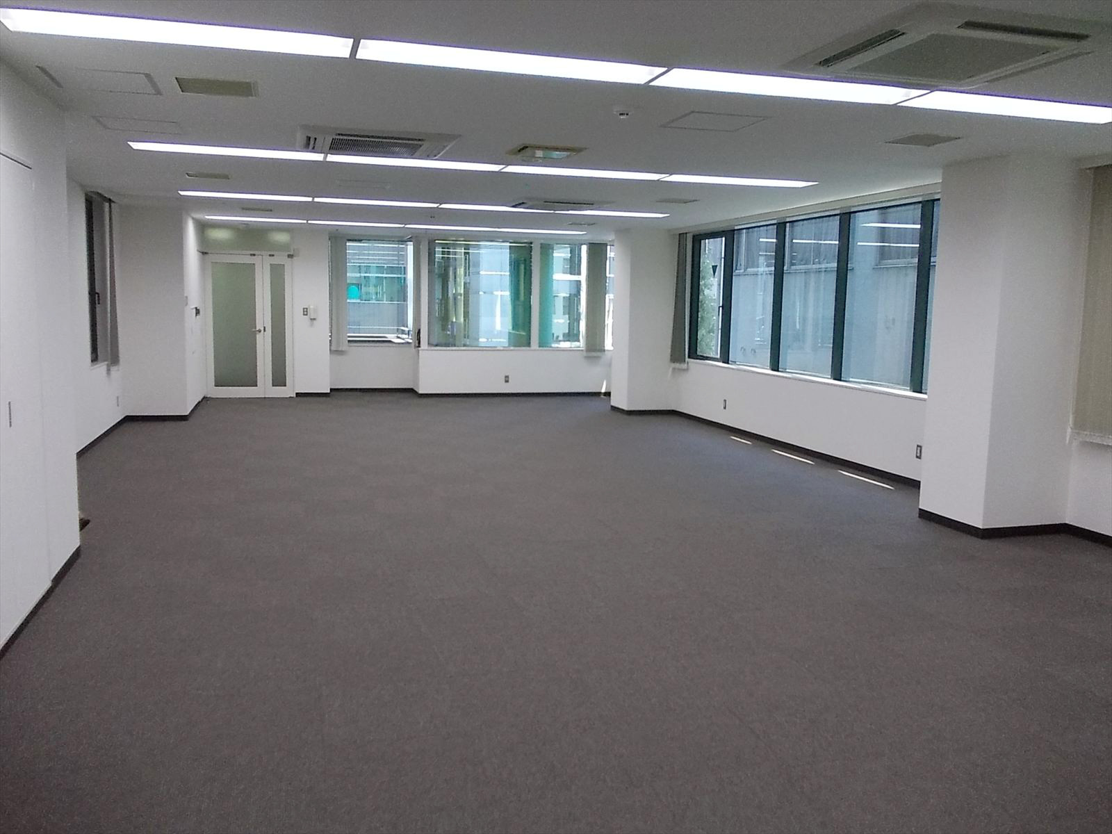 オフィス室内参考画像