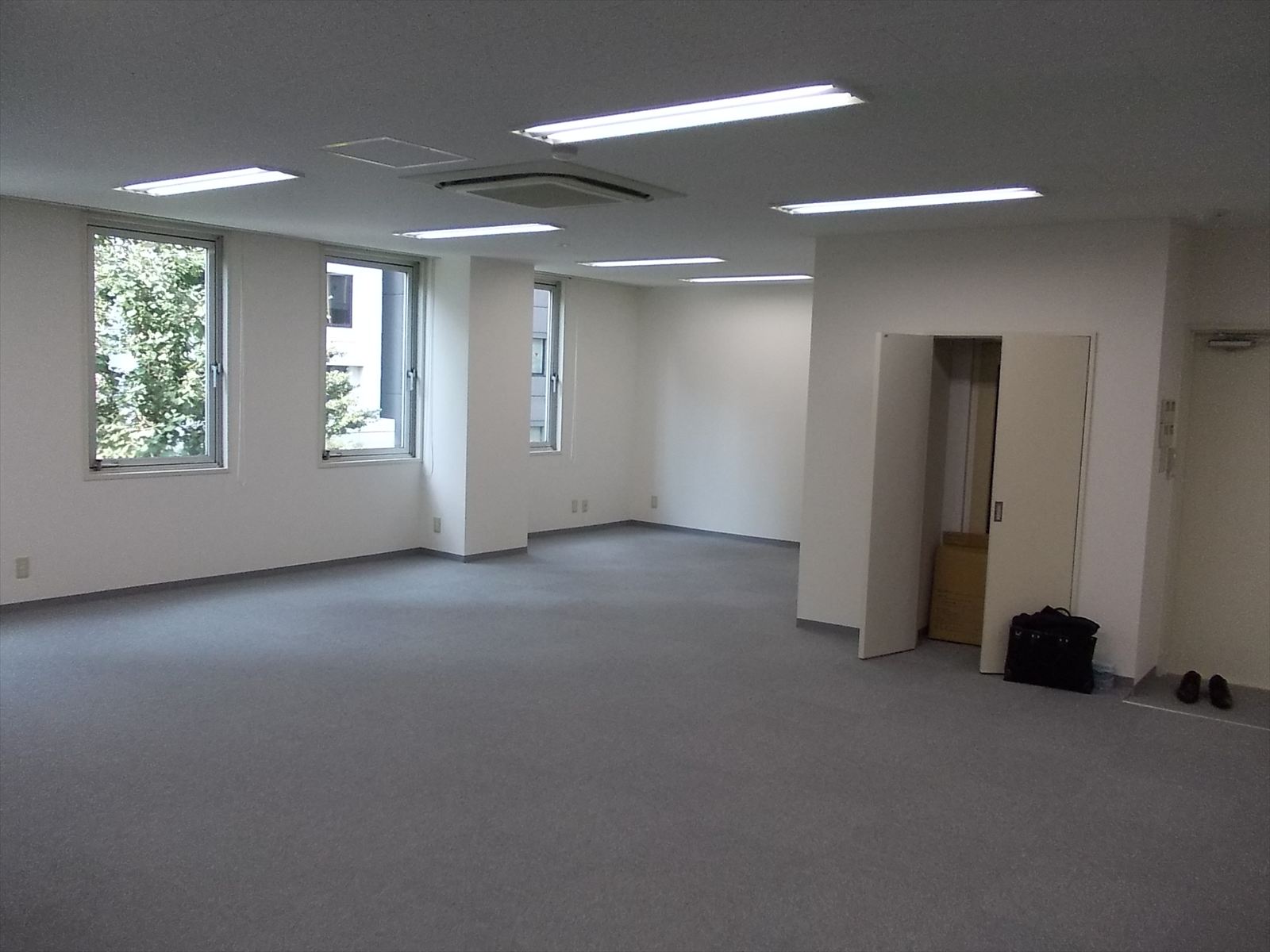オフィス室内参考画像