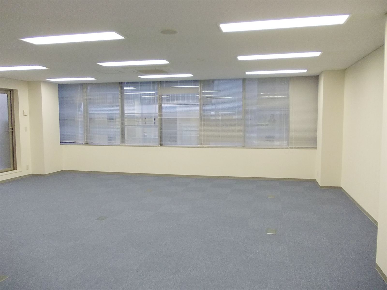 オフィス室内参考画像