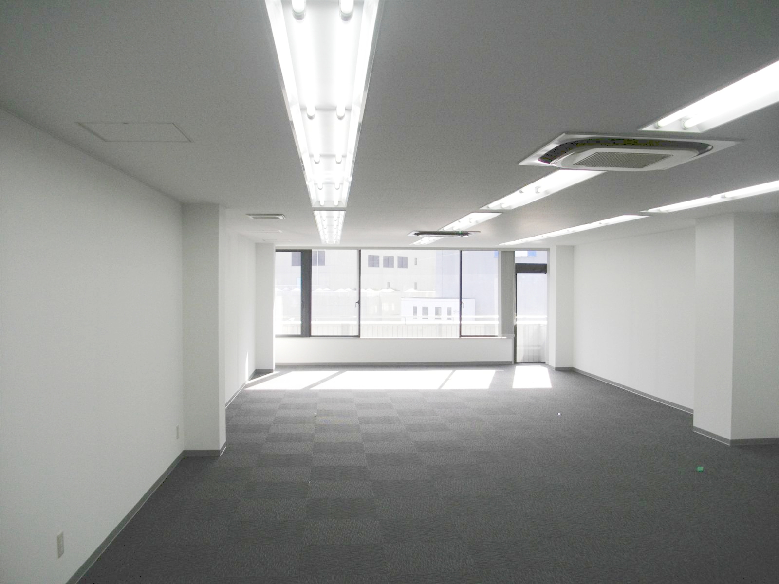 オフィス室内参考画像