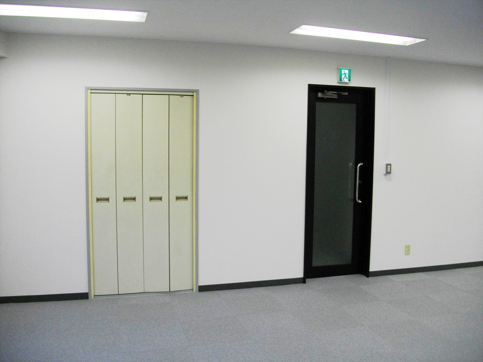 貸室出入り口
