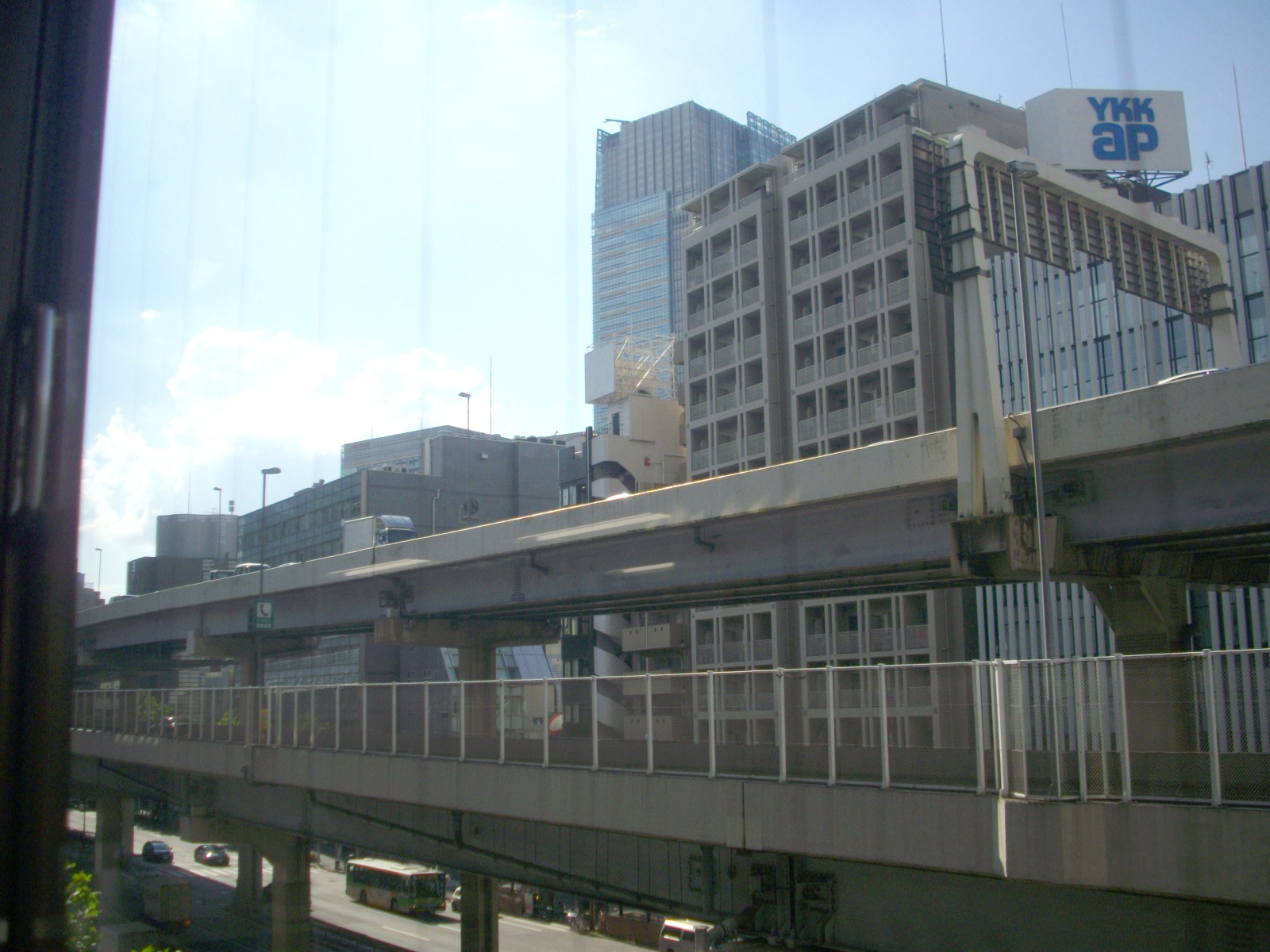 高速道路が目の前