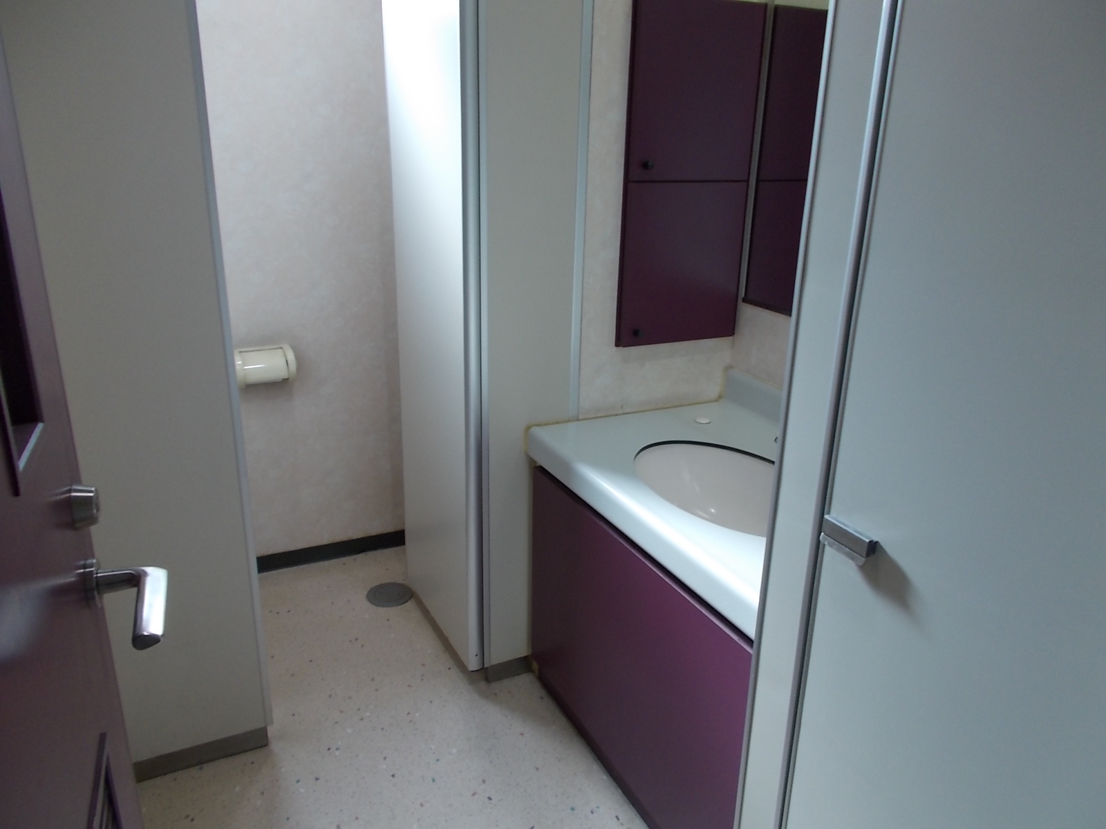 トイレは男女別