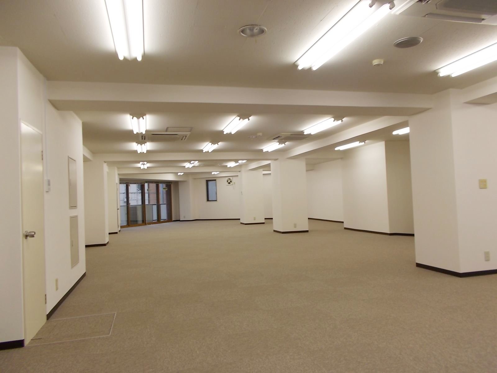 オフィス室内参考画像