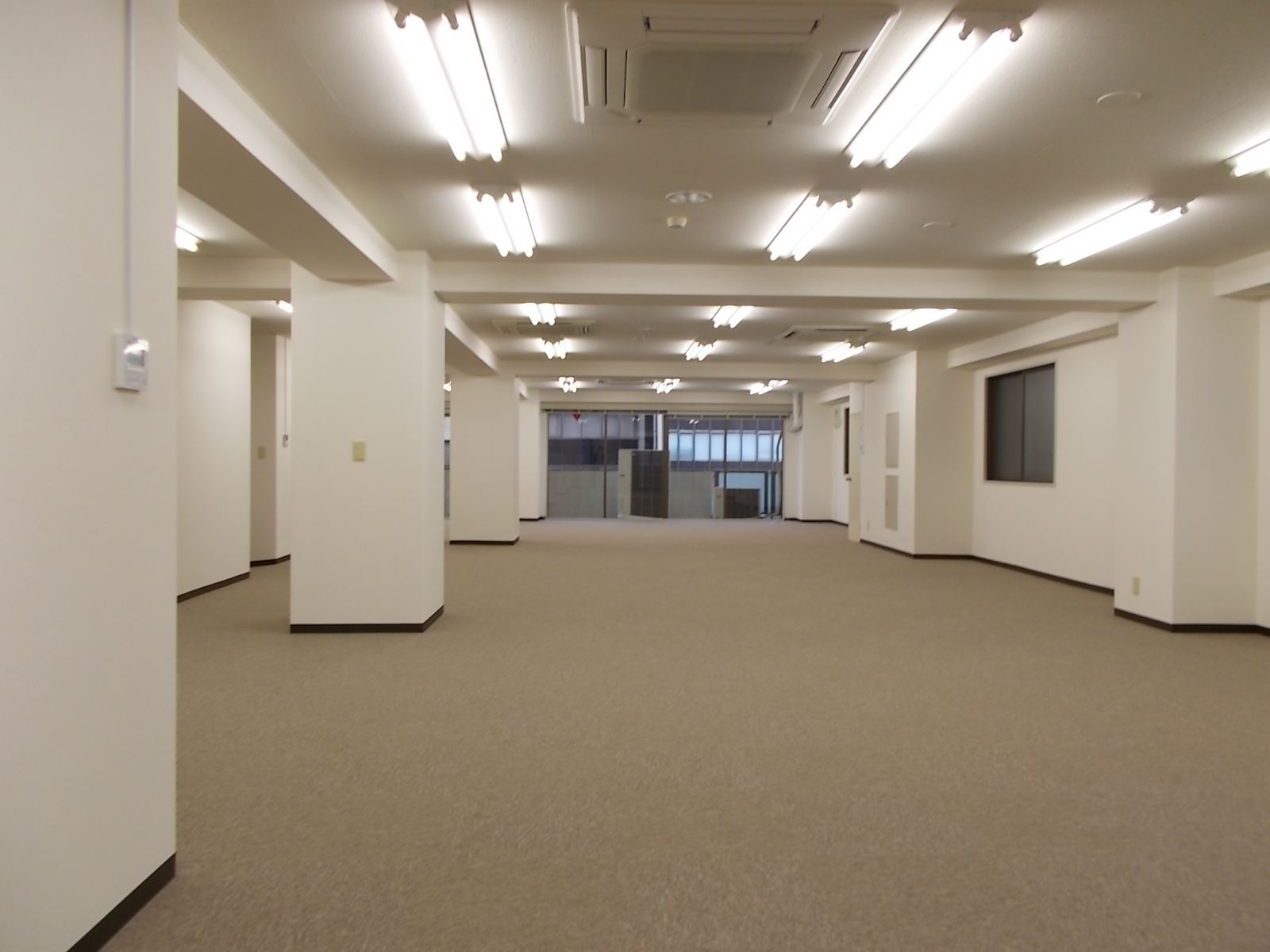 別角度の様子