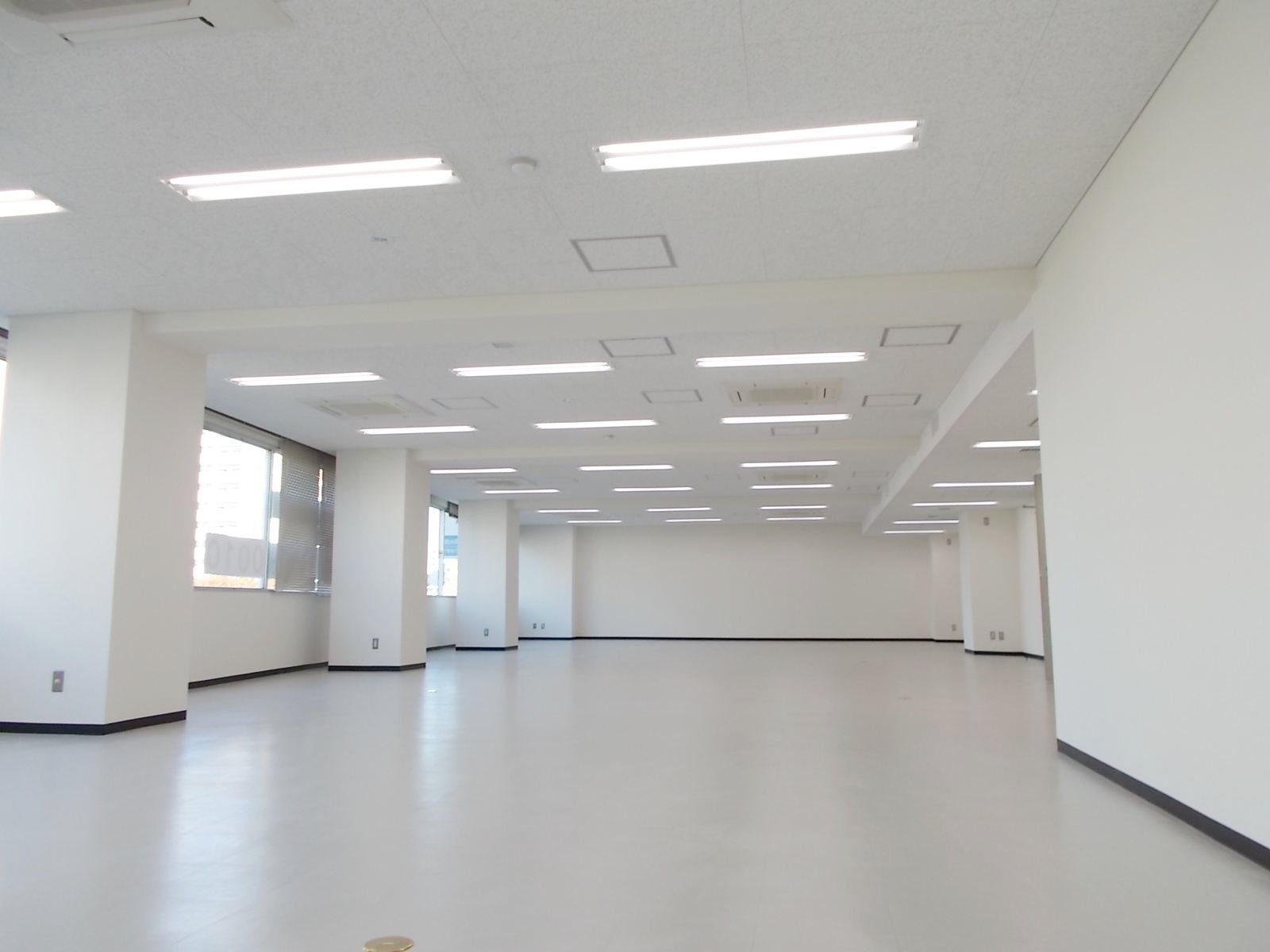 オフィス室内参考画像