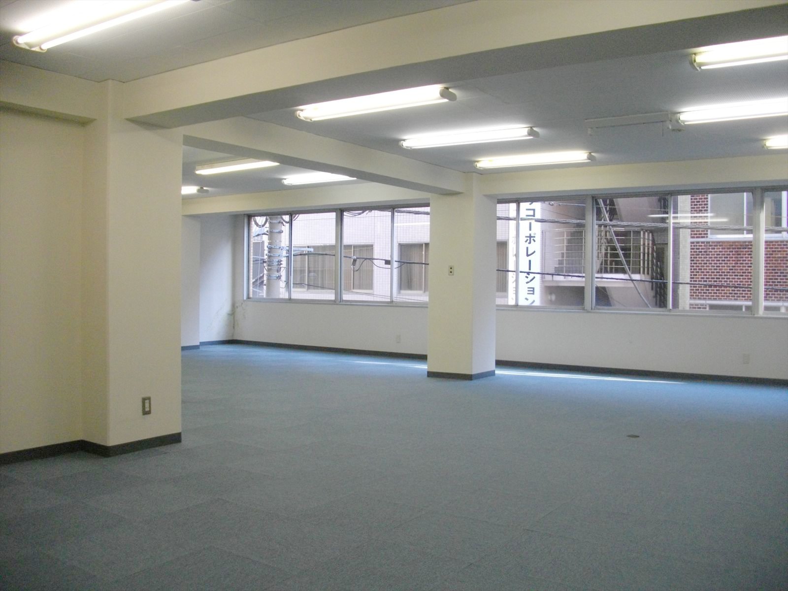 オフィス室内参考画像