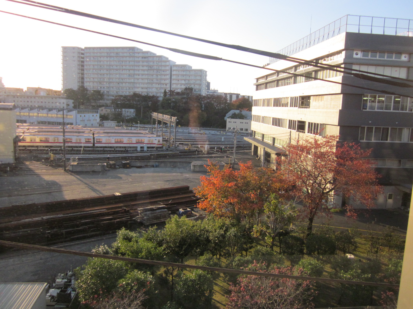 室内からの眺望（東京メトロ車両基地）