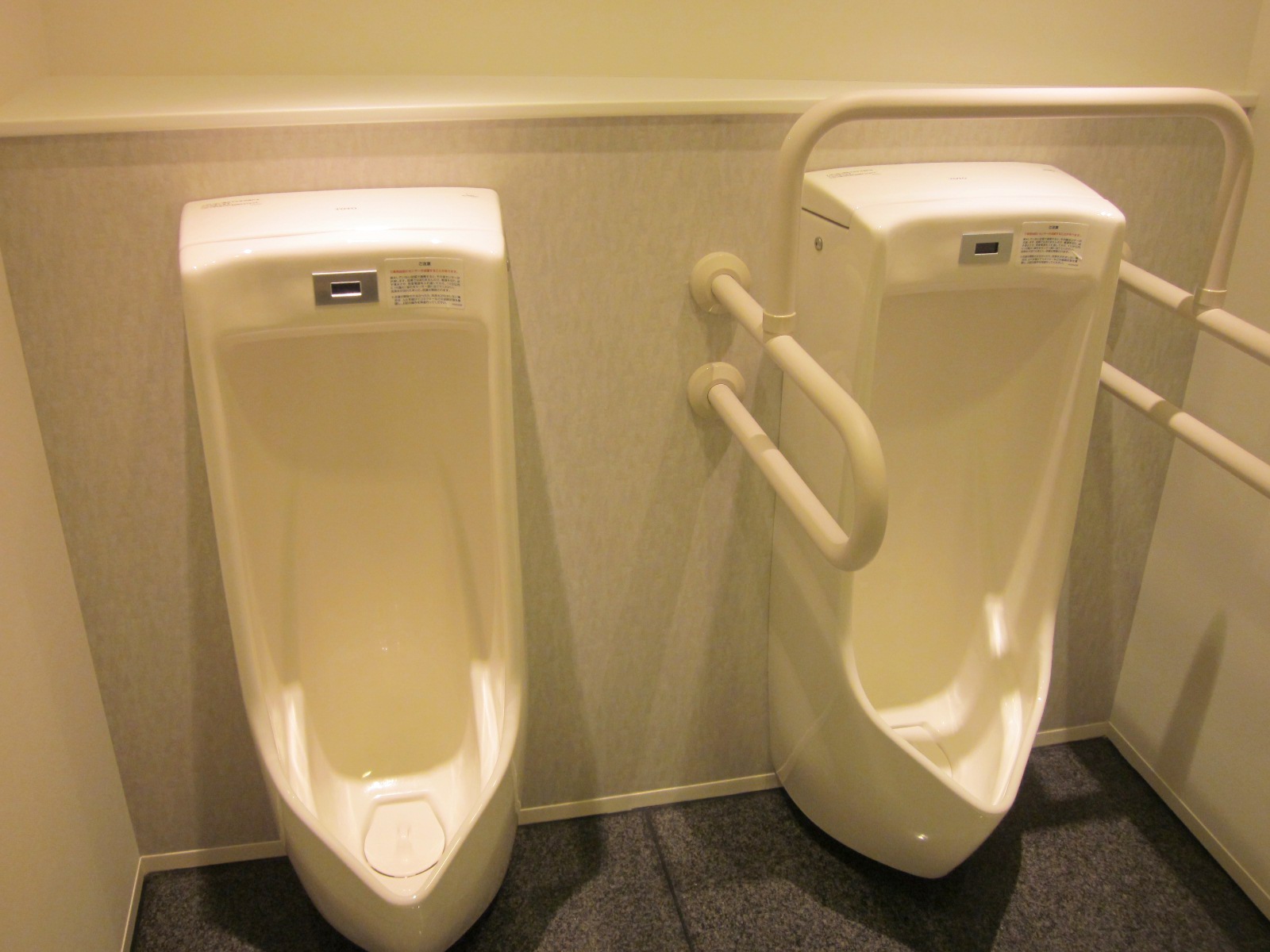 男性用トイレ