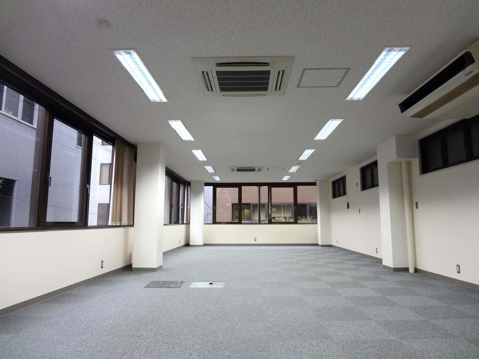 オフィス室内参考画像