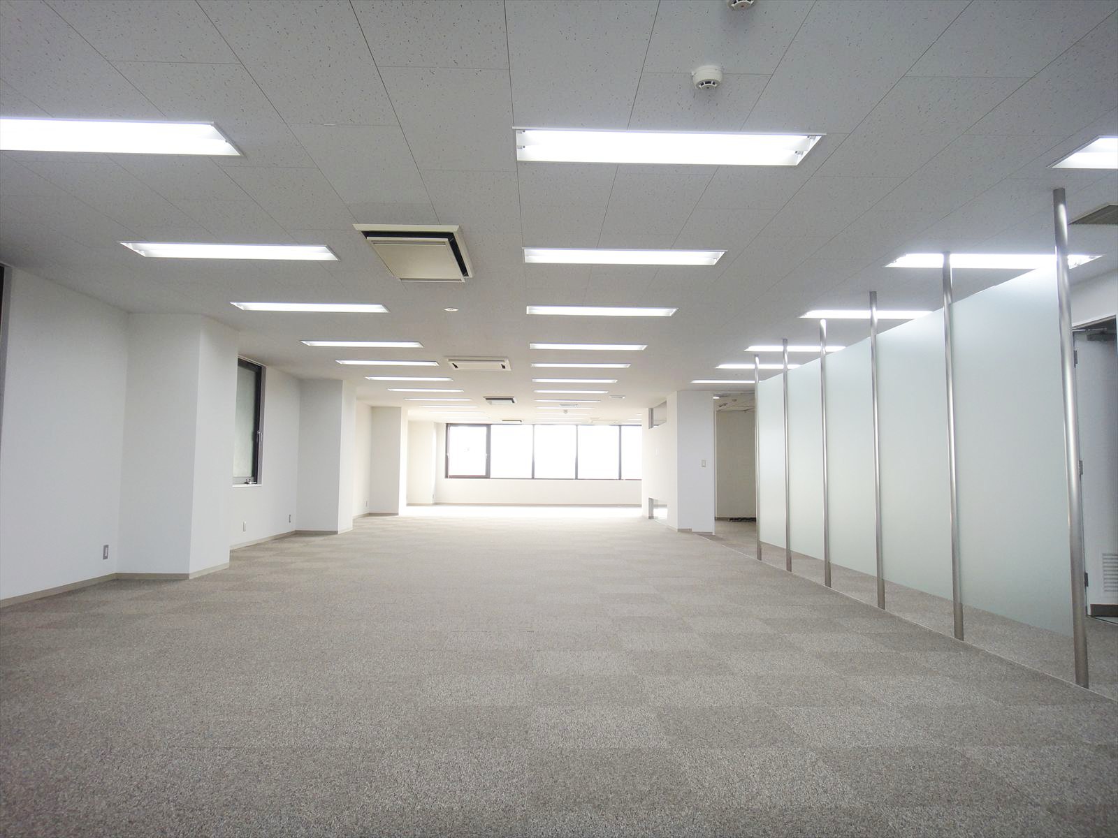 オフィス室内参考画像