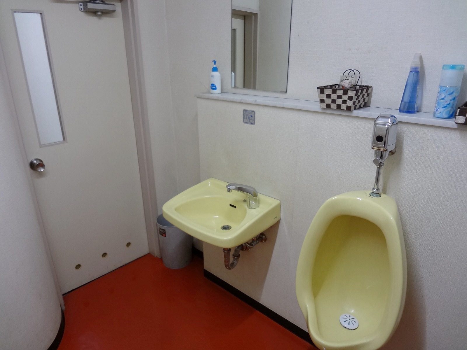 男性用トイレ