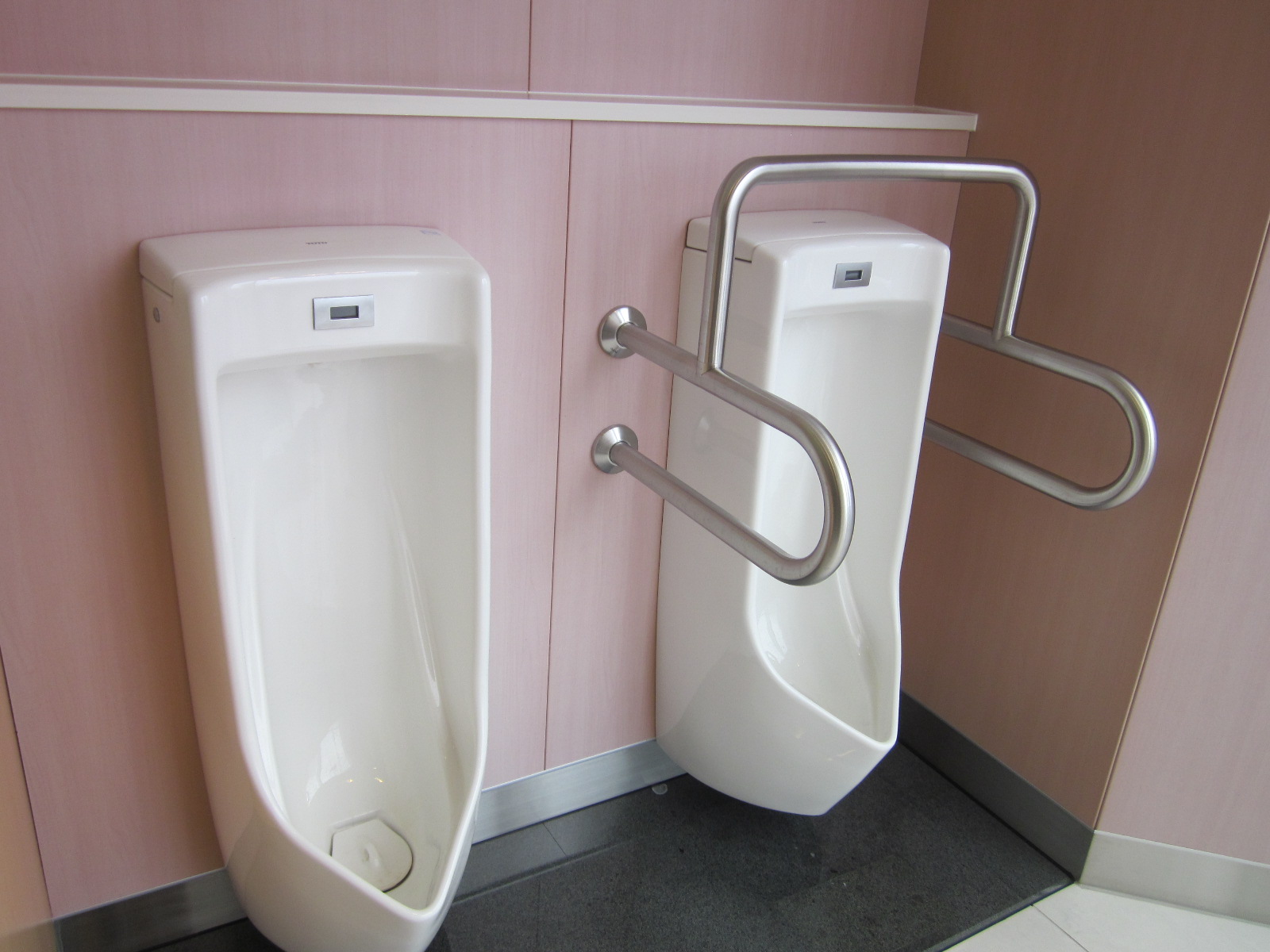 男性用トイレ
