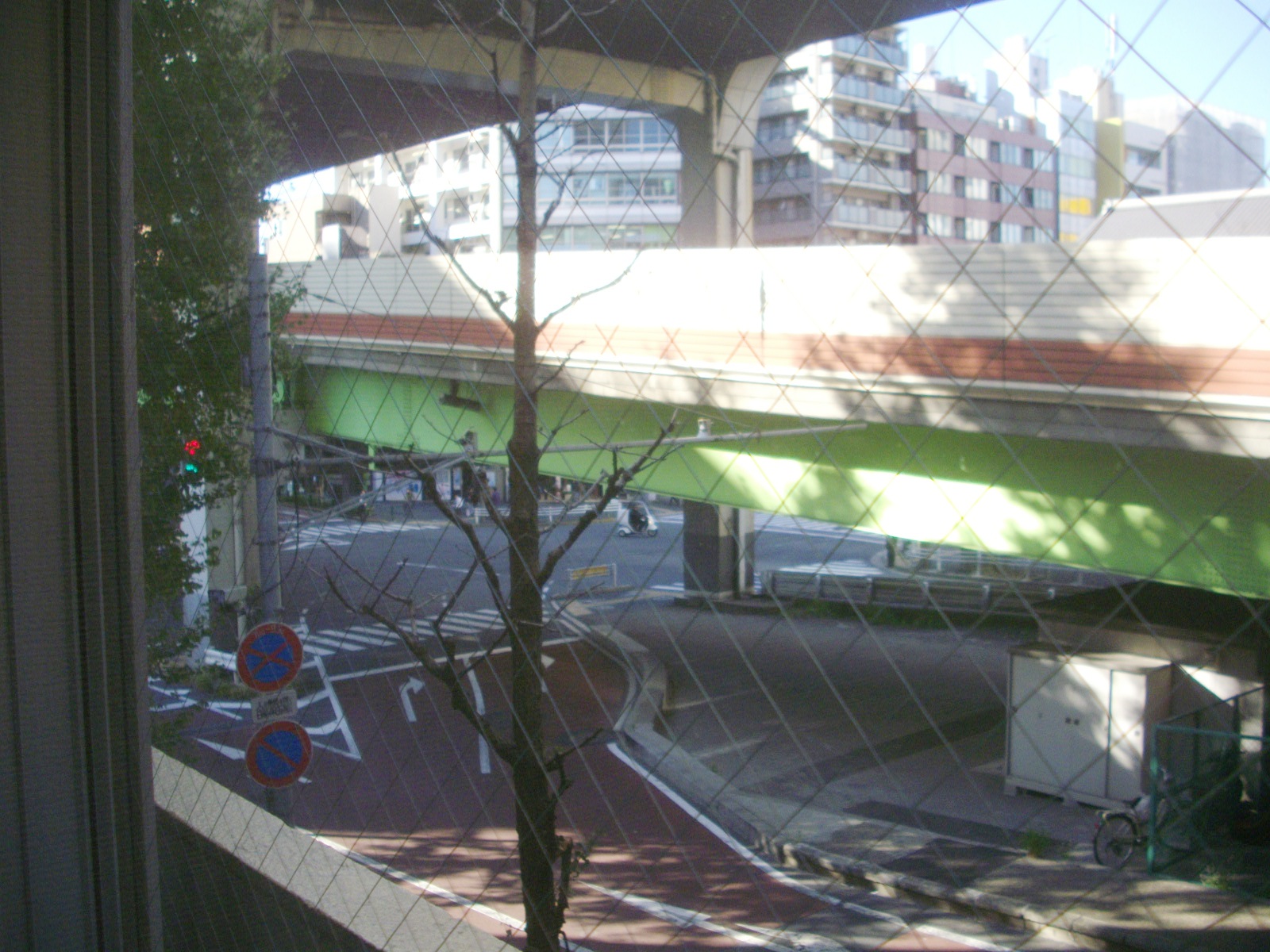 西麻布交差点を見下ろす