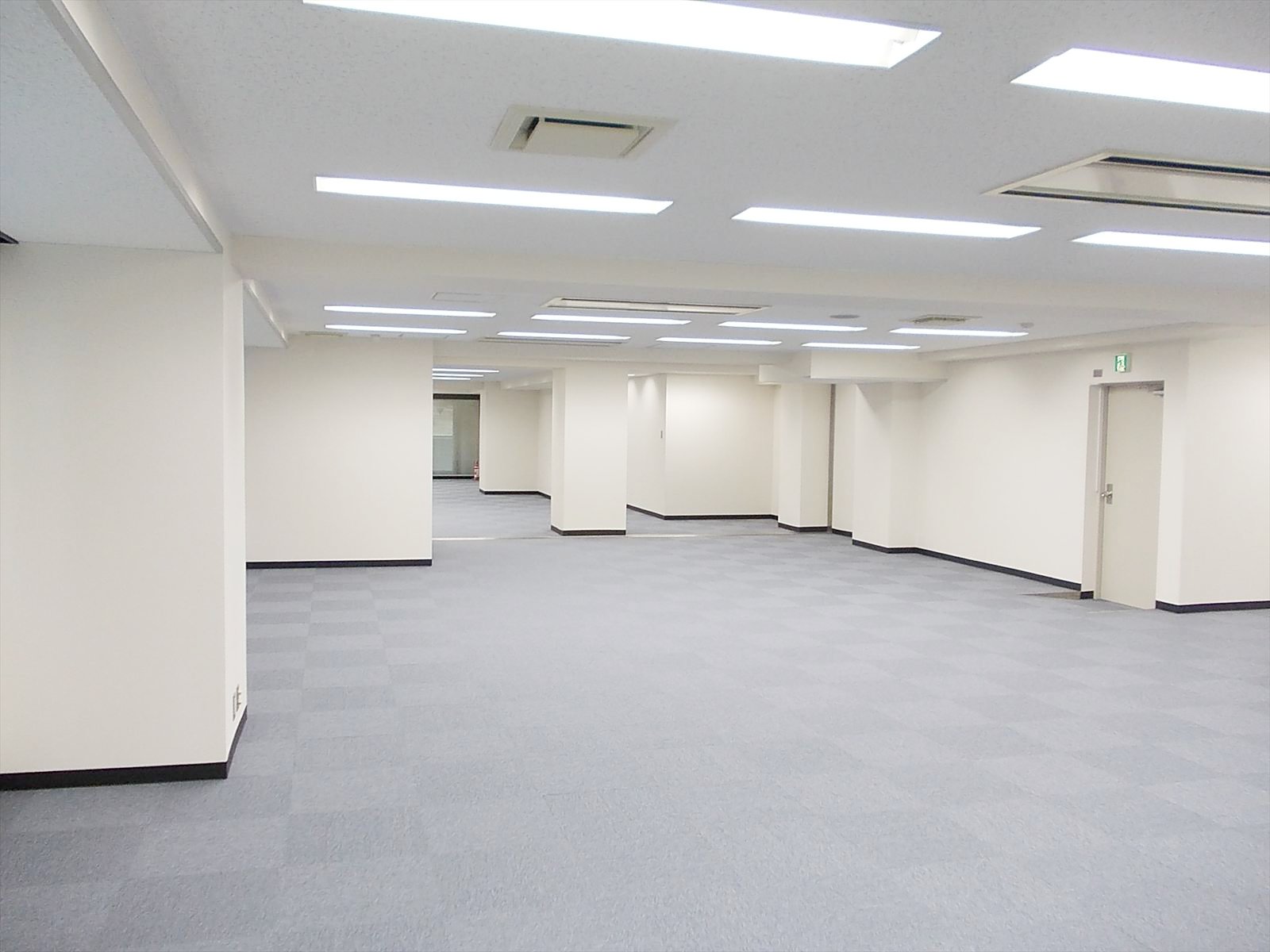 オフィス室内参考画像