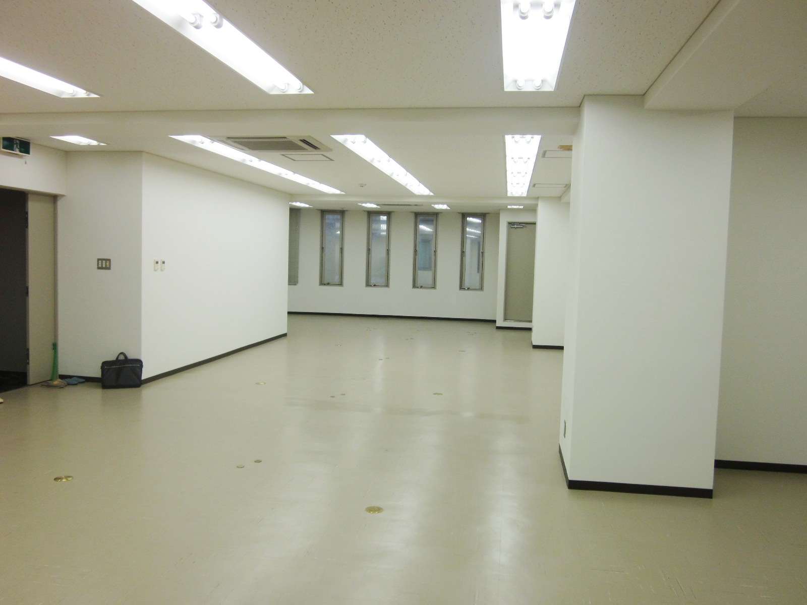 オフィス室内参考画像