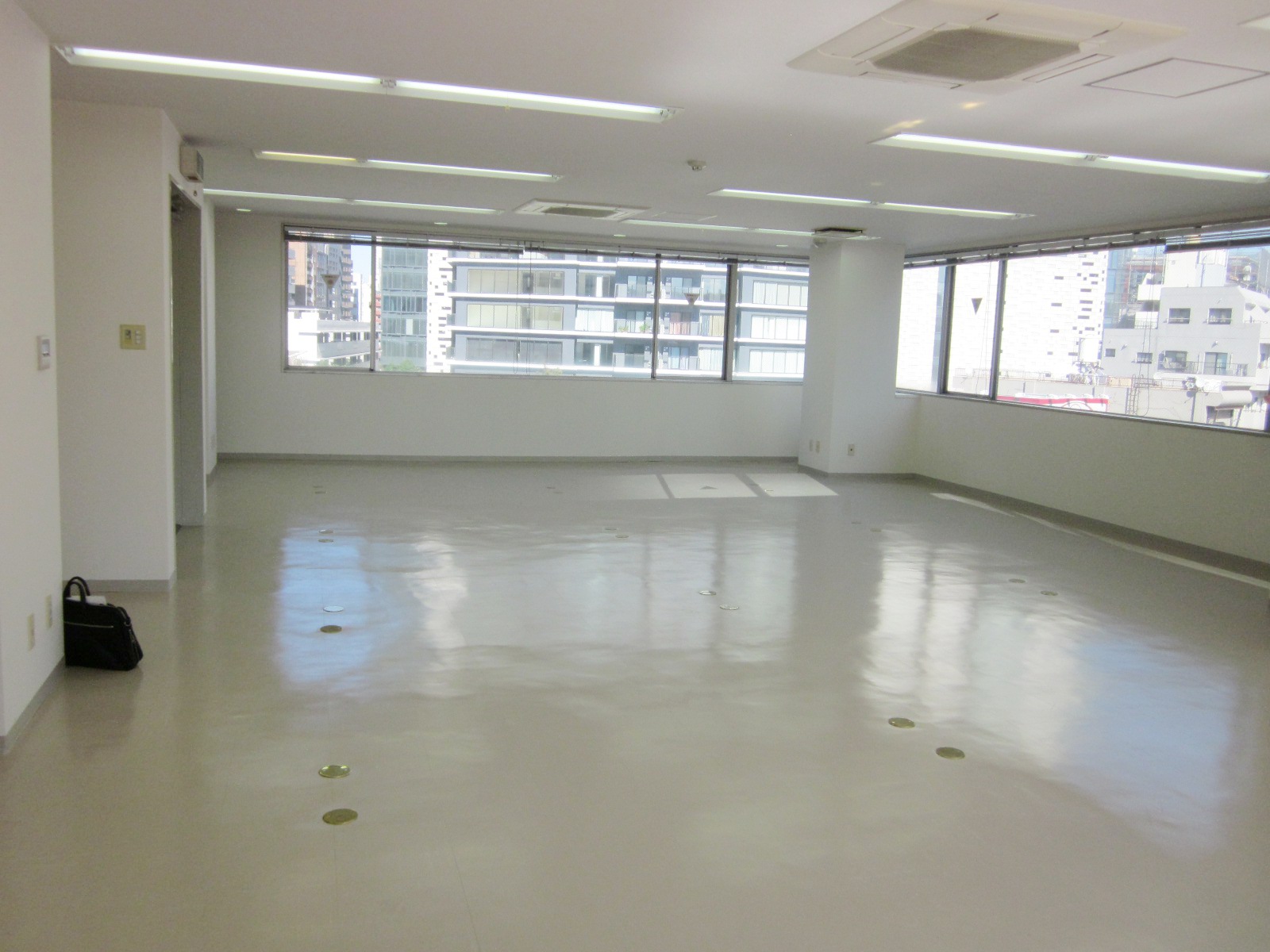 オフィス室内参考画像