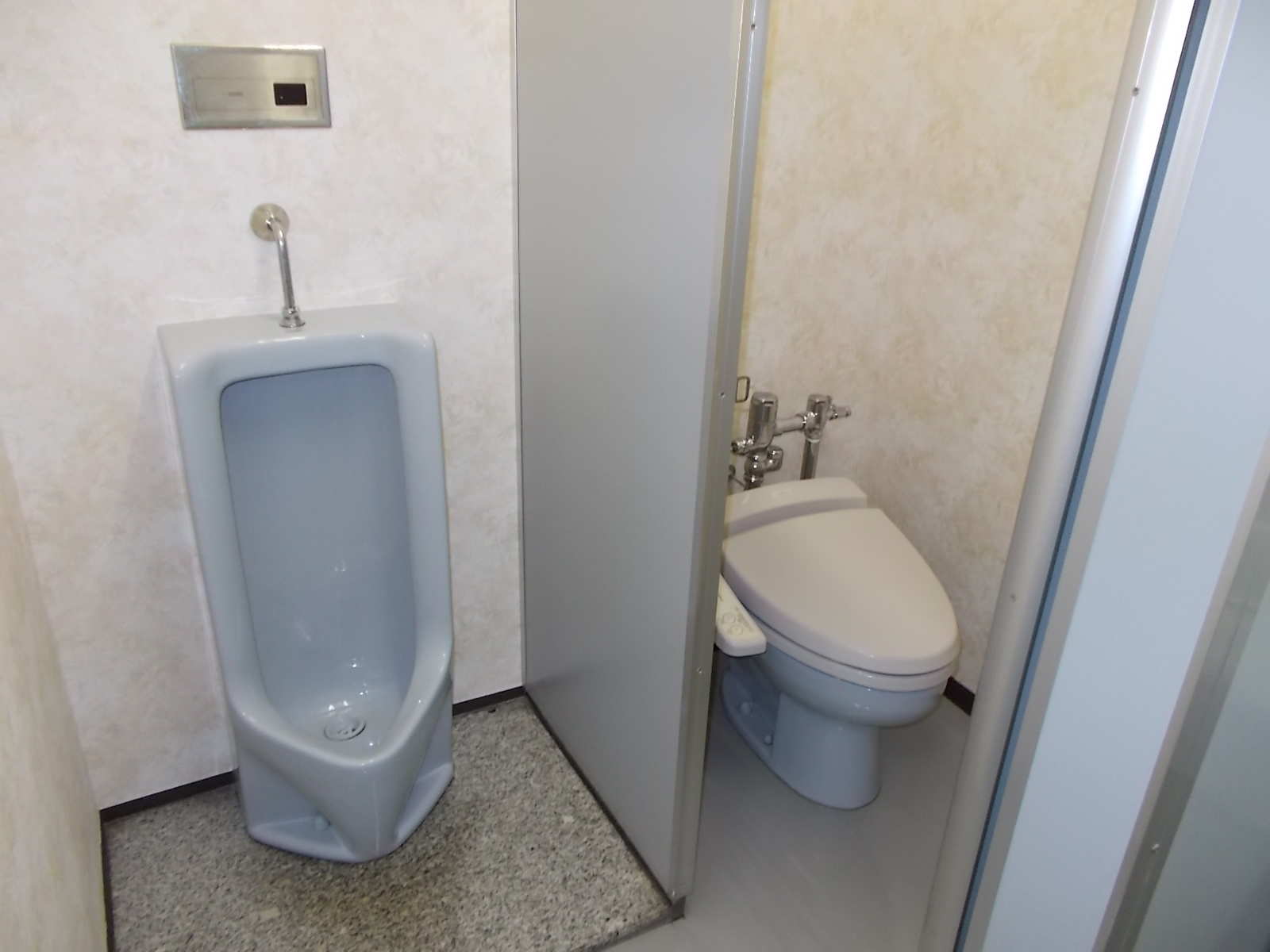 男性用トイレ