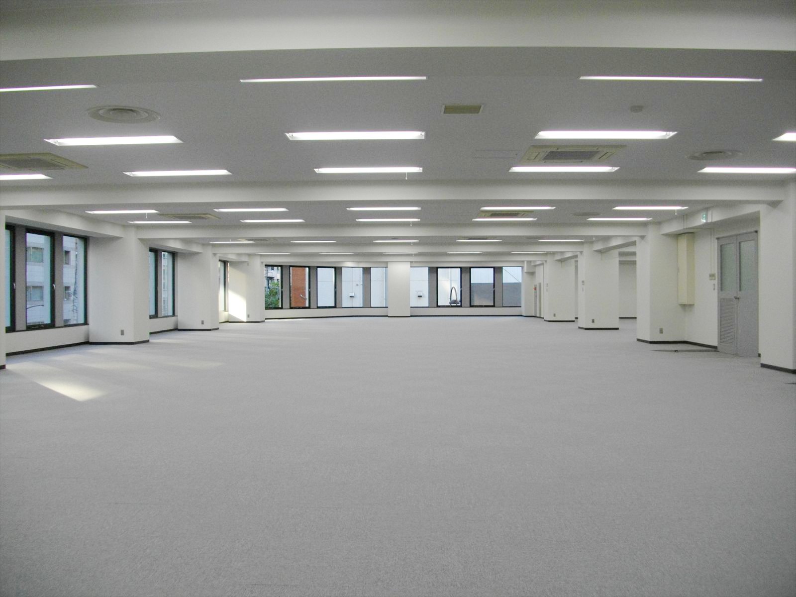 オフィス室内参考画像