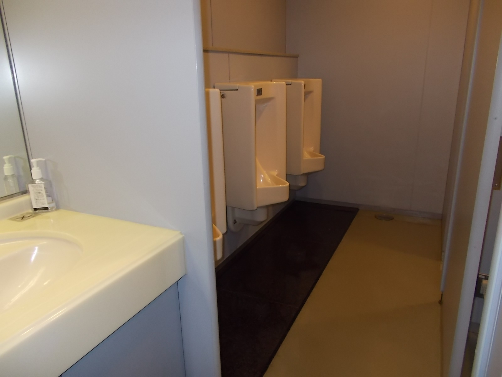 男性用トイレ