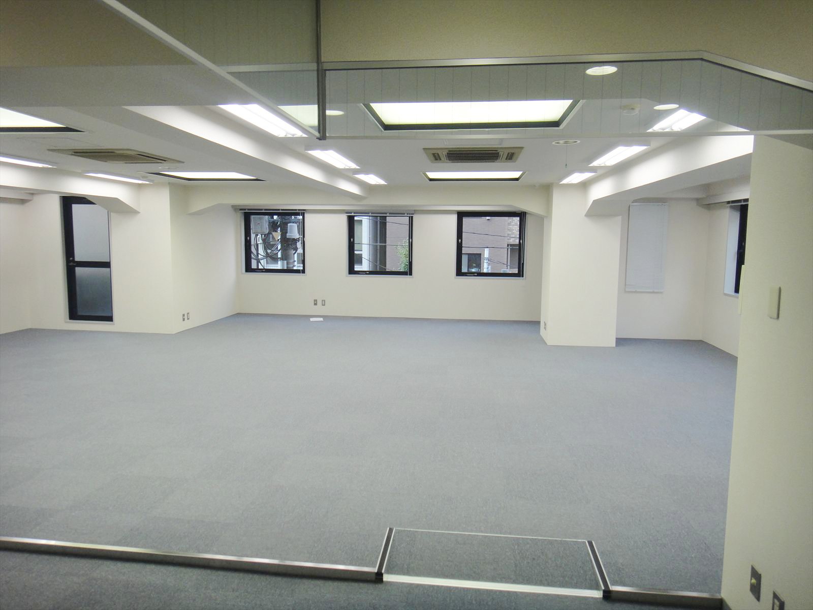 オフィス室内参考画像