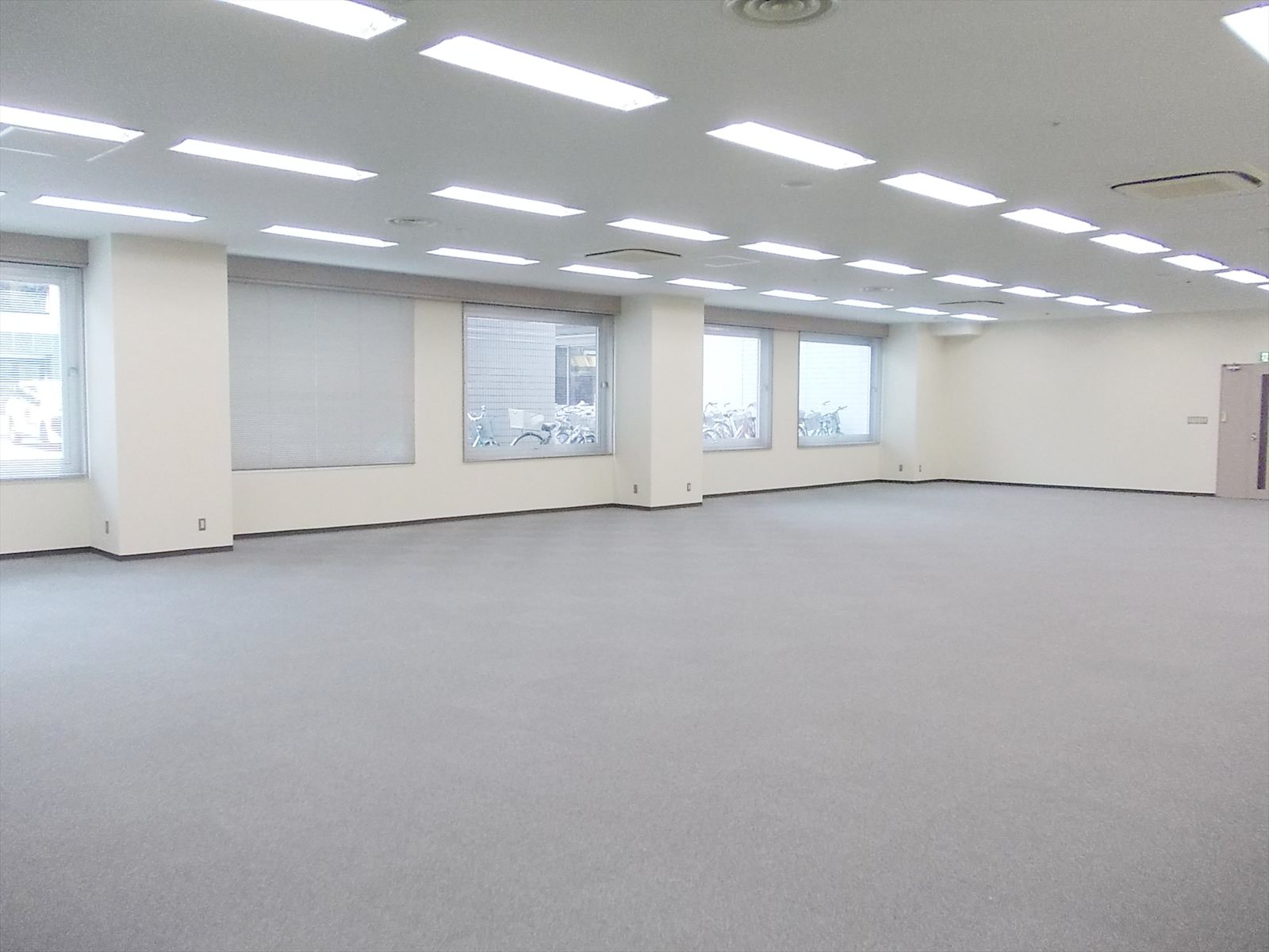オフィス室内参考画像