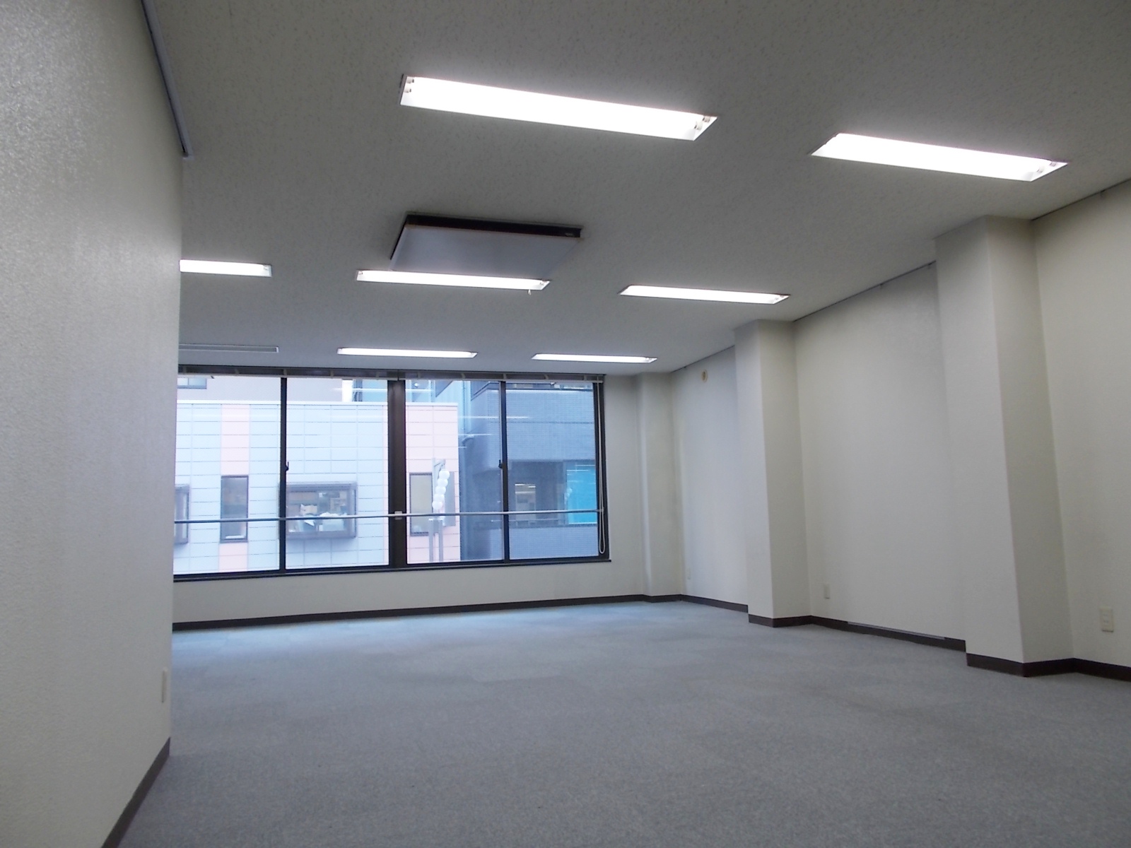 オフィス室内参考画像