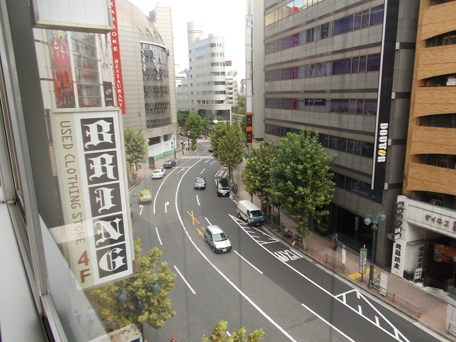 井の頭通りが見降ろせます