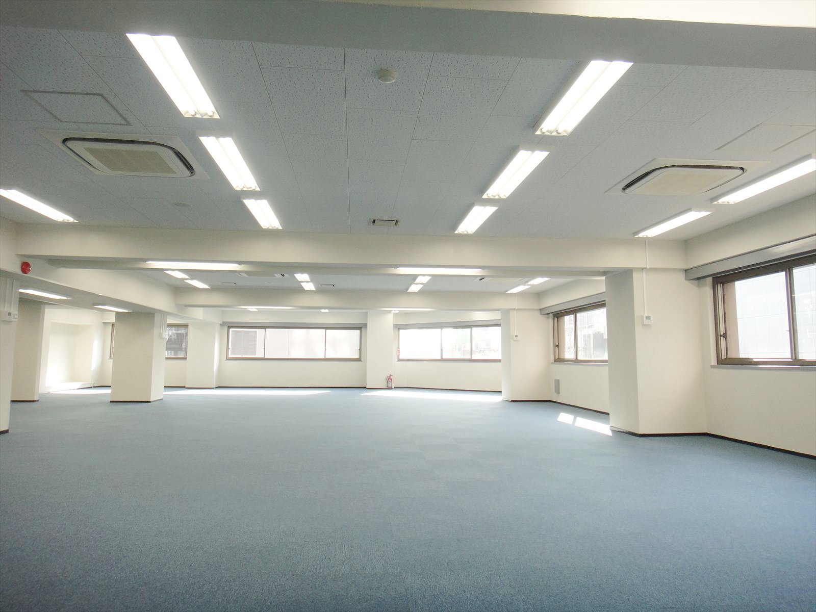 オフィス室内参考画像