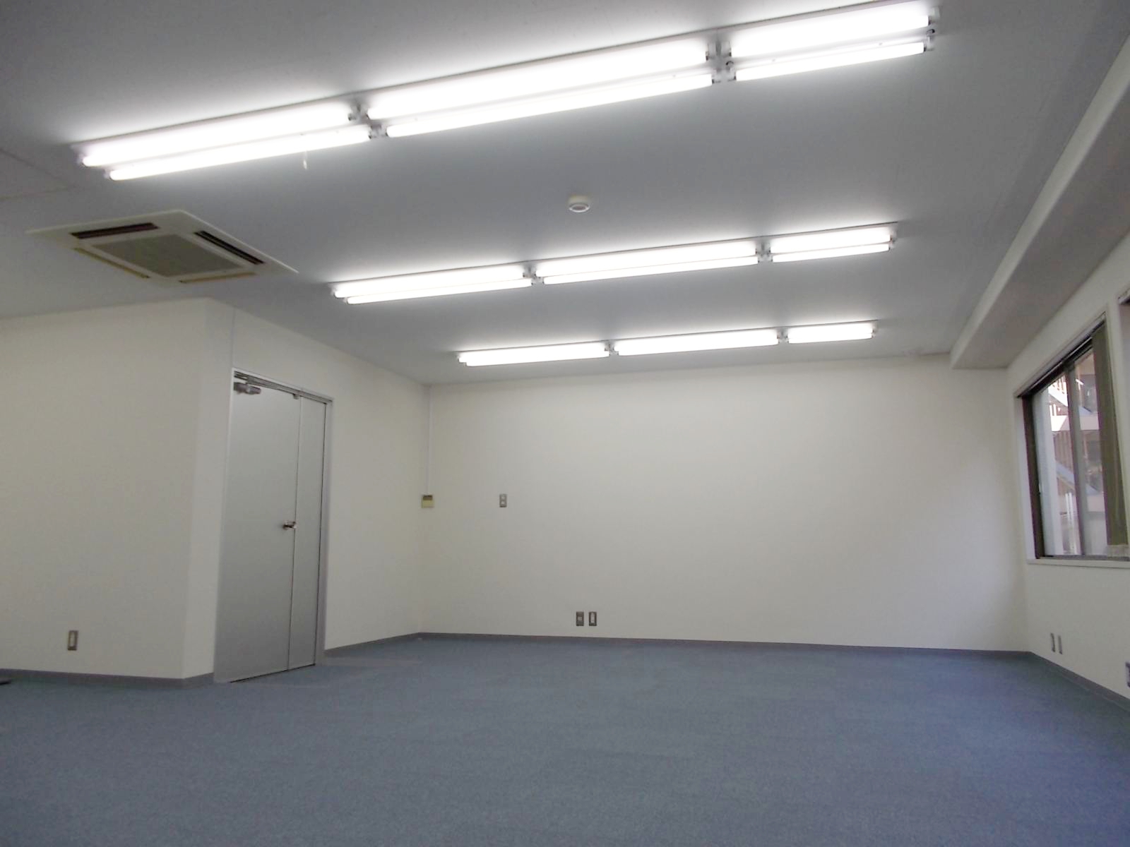 部屋の隅から