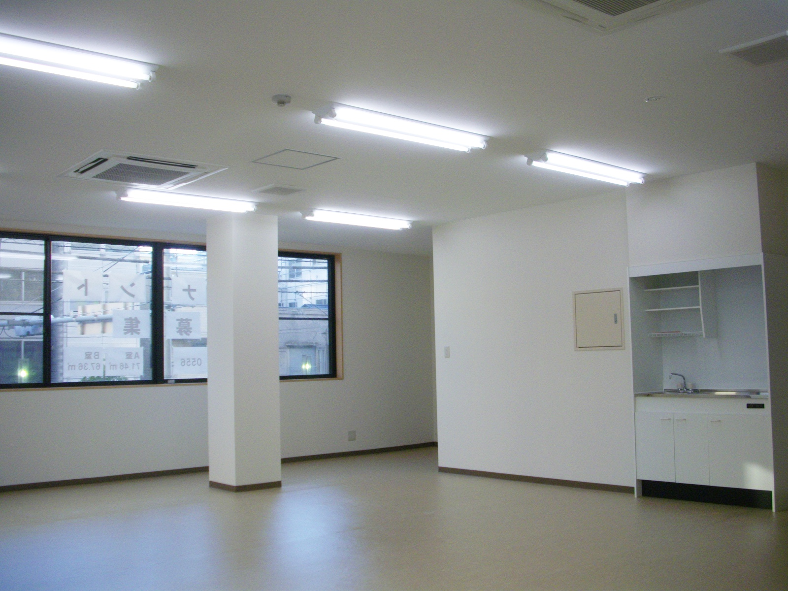 落ち着いた室内