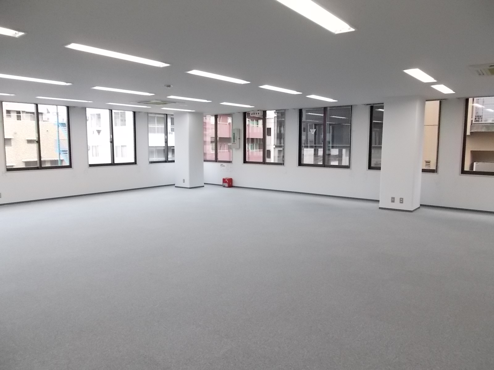 オフィス室内参考画像