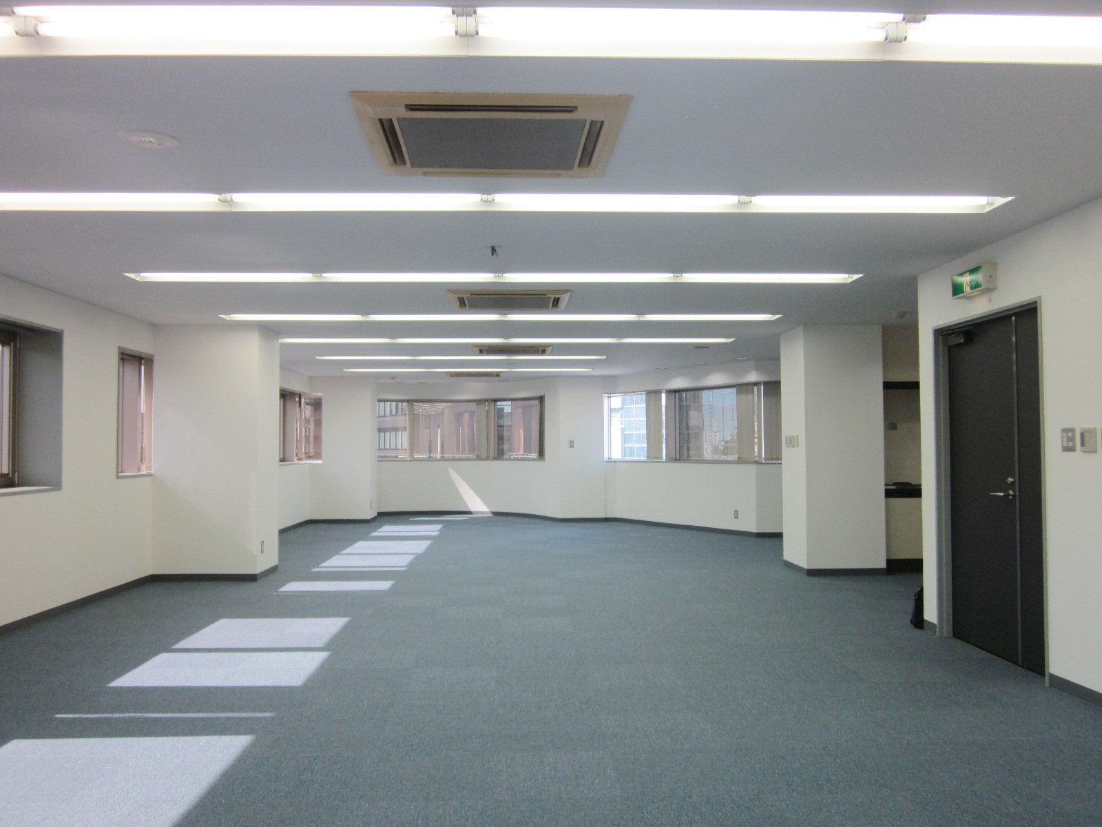 オフィス室内参考画像