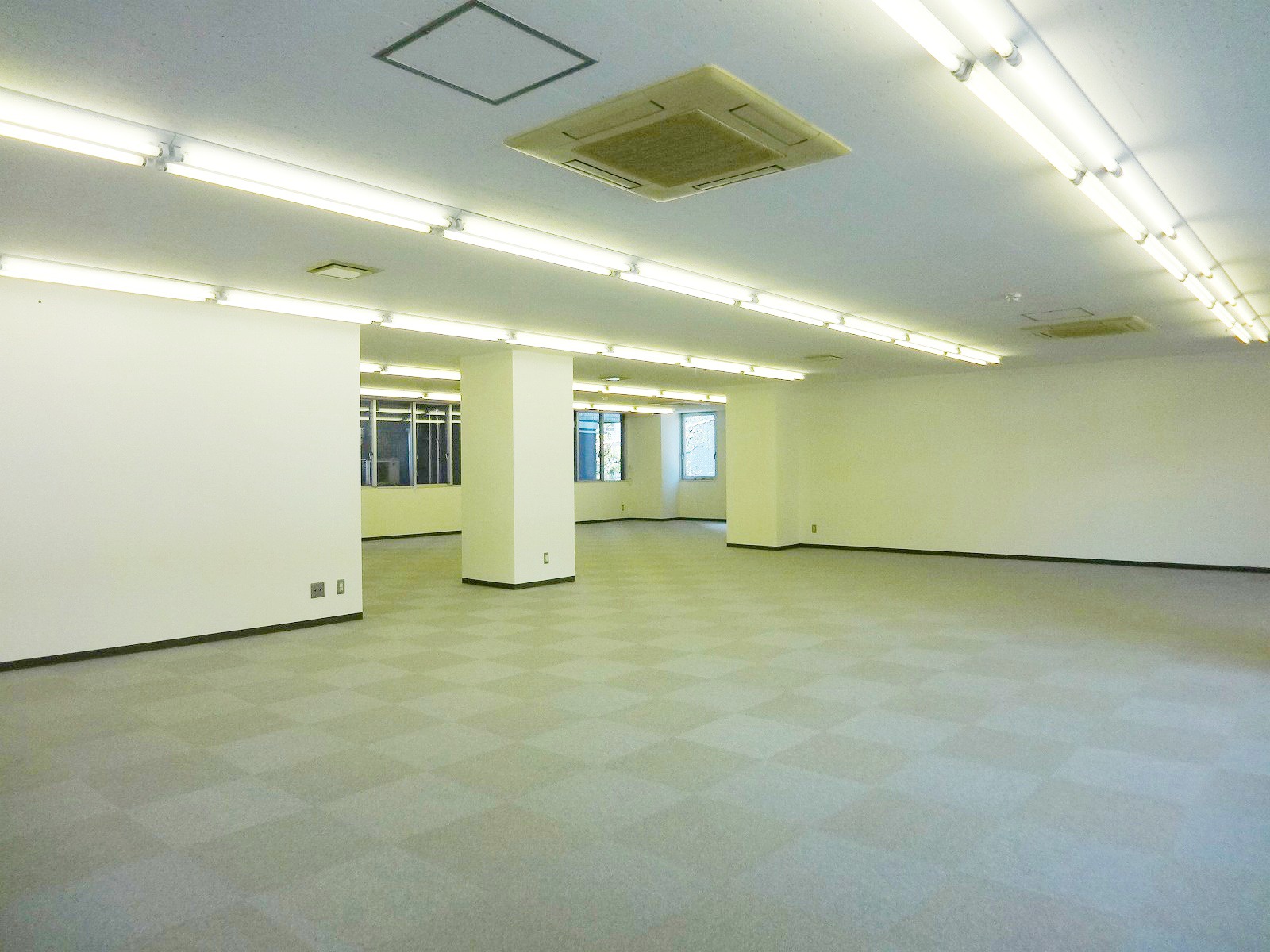 オフィス室内参考画像