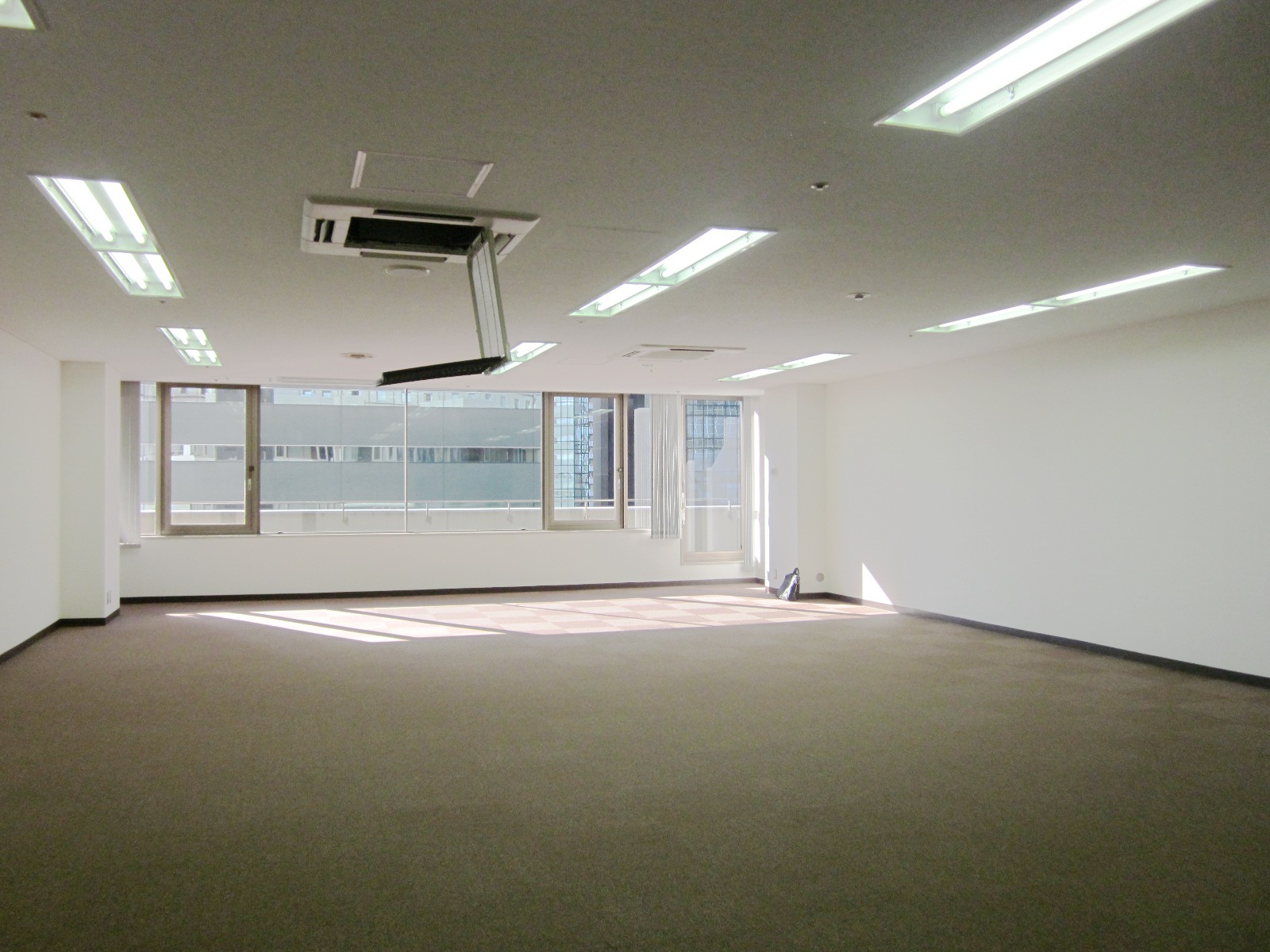 オフィス室内参考画像