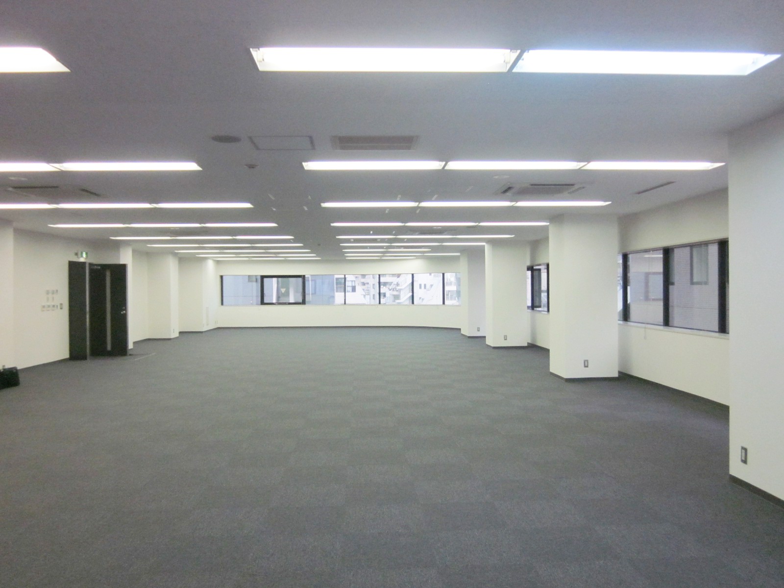 オフィス室内参考画像