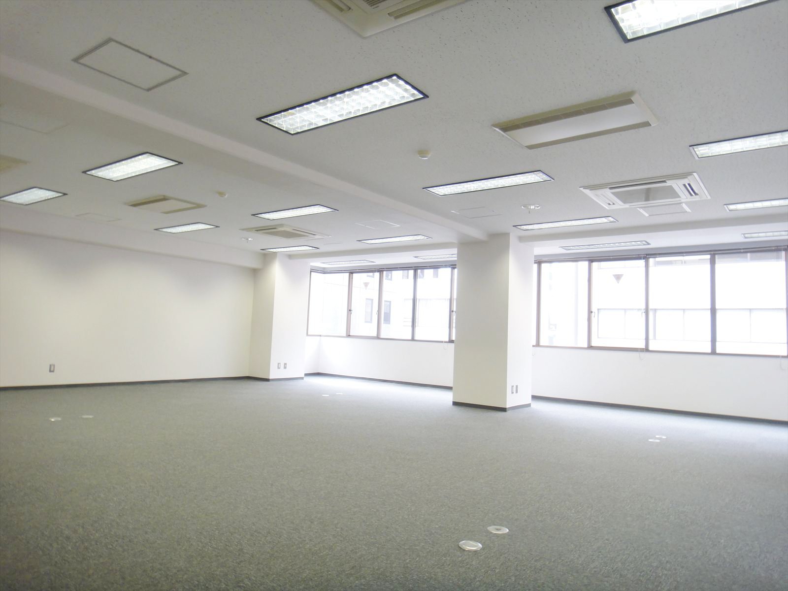 オフィス室内参考画像